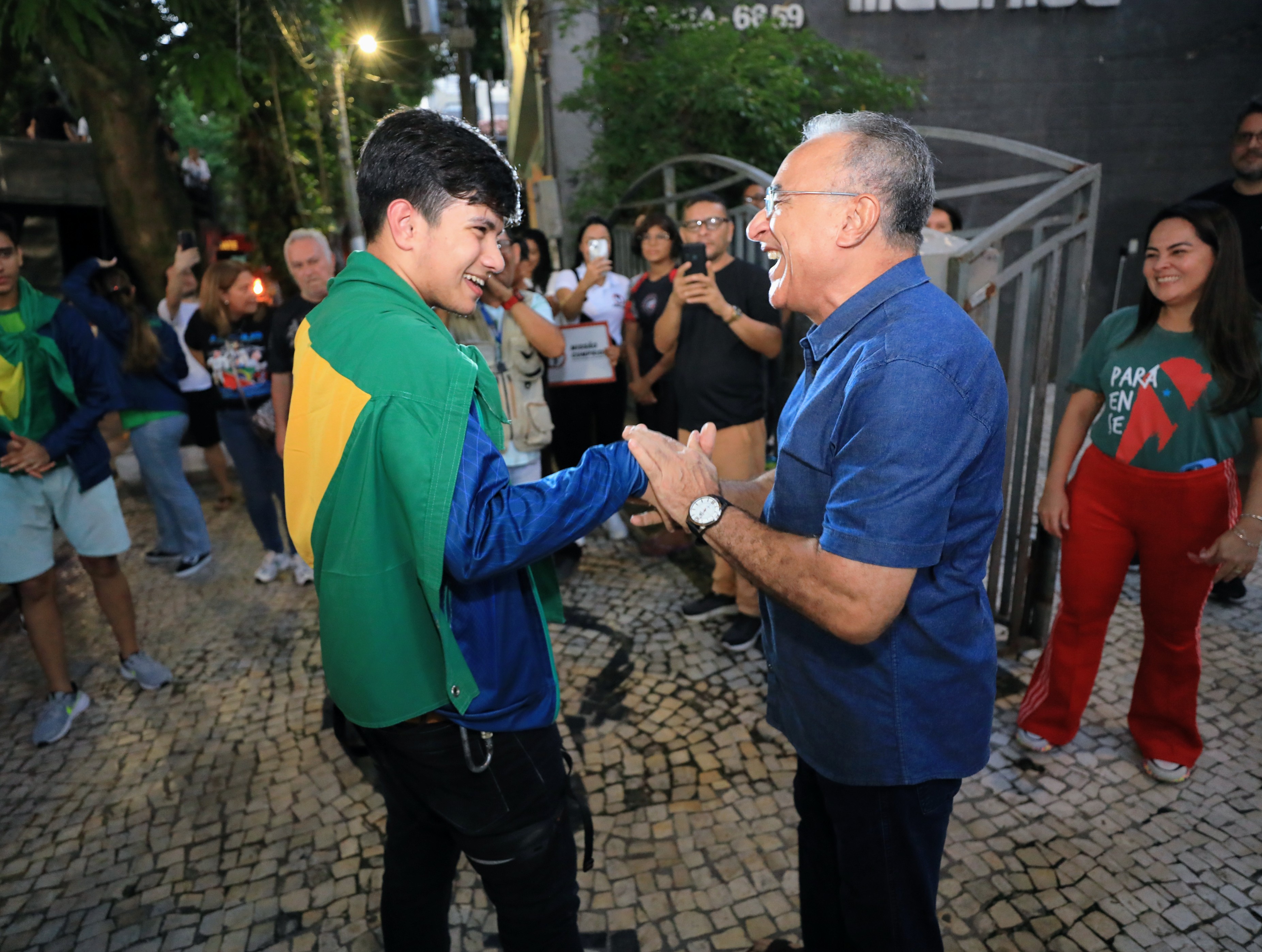 Atletas campeões do Mundial de Karatê no Japão são recebidos com festa em Belém