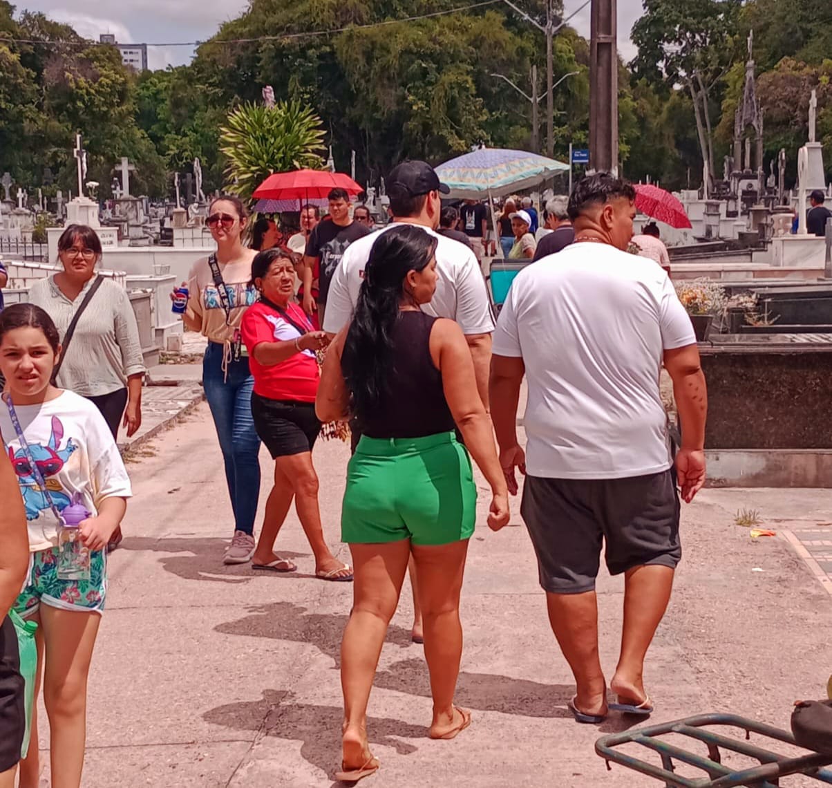 Cemitérios Santa Izabel e São Jorge recebem cerca de 85 mil visitantes neste fim de semana de Finados