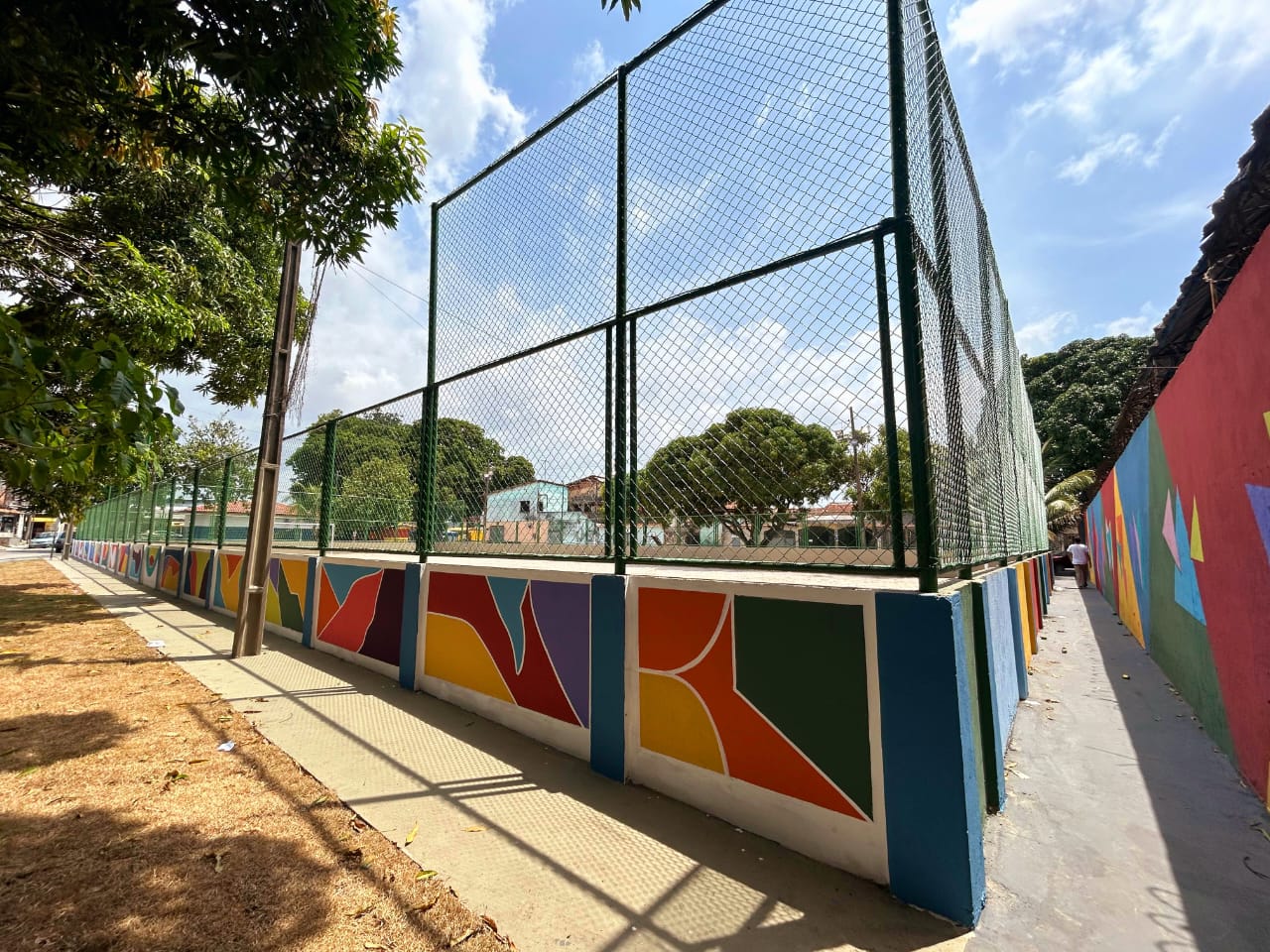 Comunidade do Ariri Bolonha recebe arena esportiva revitalizada e nova praça da Prefeitura de Belém