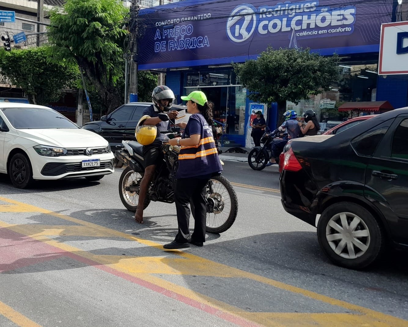 Prefeitura de Belém realiza ações educativas na avenida José Bonifácio sobre o uso irregular da ciclofaixa