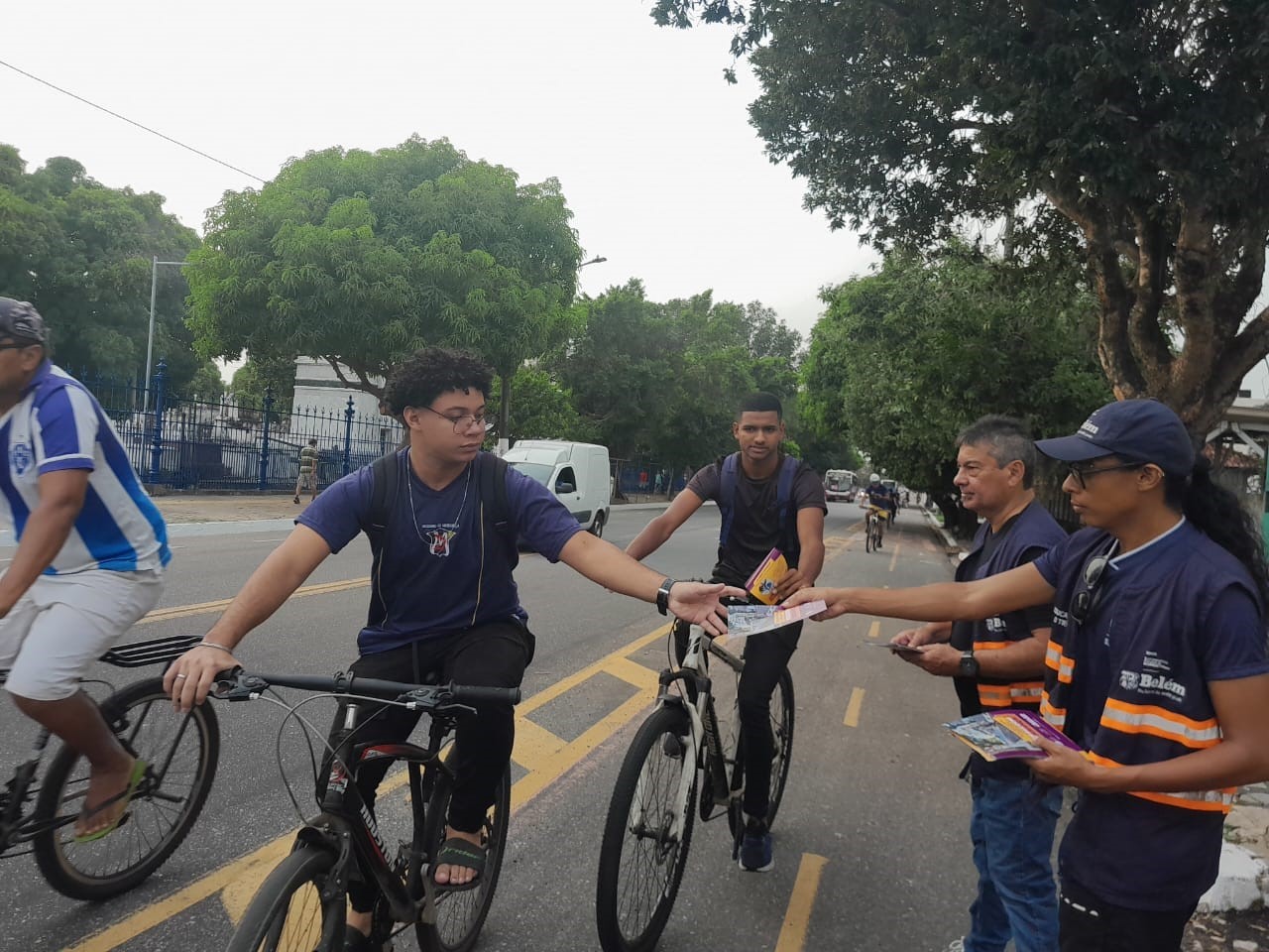 Prefeitura de Belém realiza ações educativas na avenida José Bonifácio sobre o uso irregular da ciclofaixa