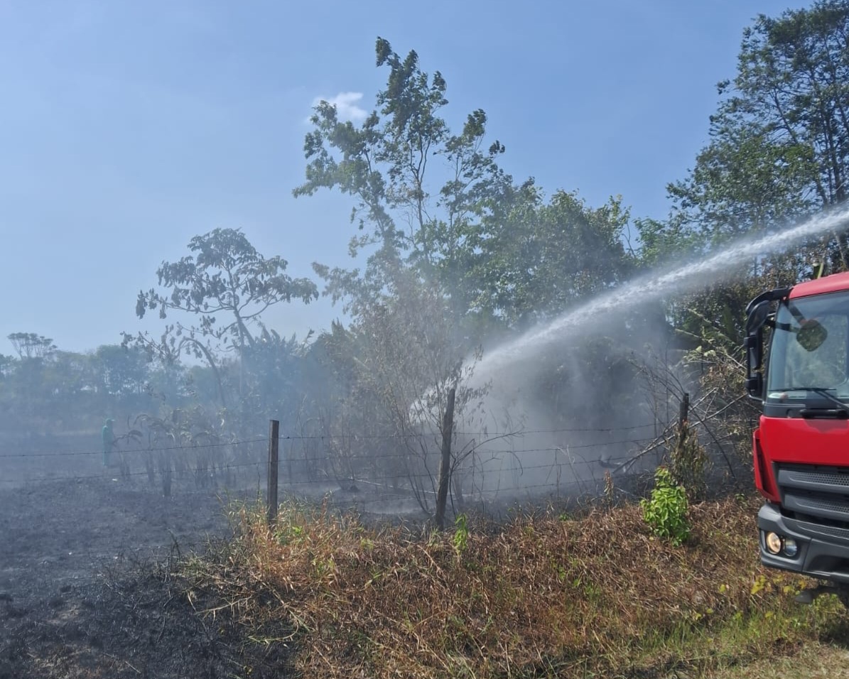 Incêndio controlado em Mosqueiro e Prefeitura de Belém realiza atendimento às comunidades afetadas