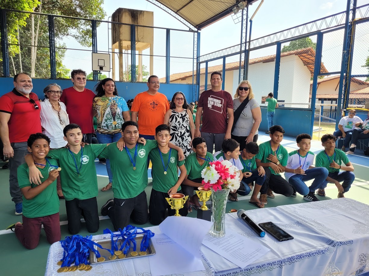 Encerramento dos jogos na Escola Municipal Florestan Fernandes anima estudantes e professores