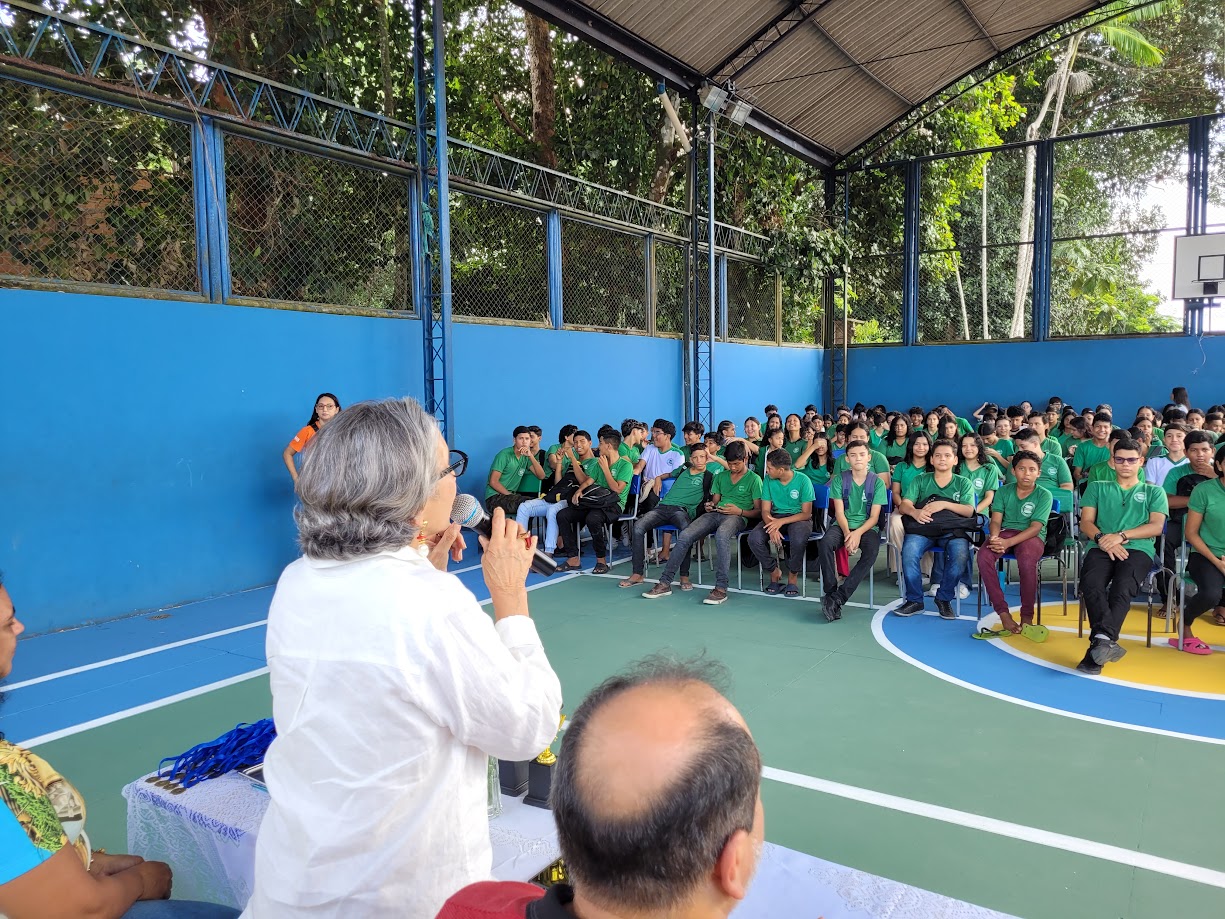 Encerramento dos jogos na Escola Municipal Florestan Fernandes anima estudantes e professores