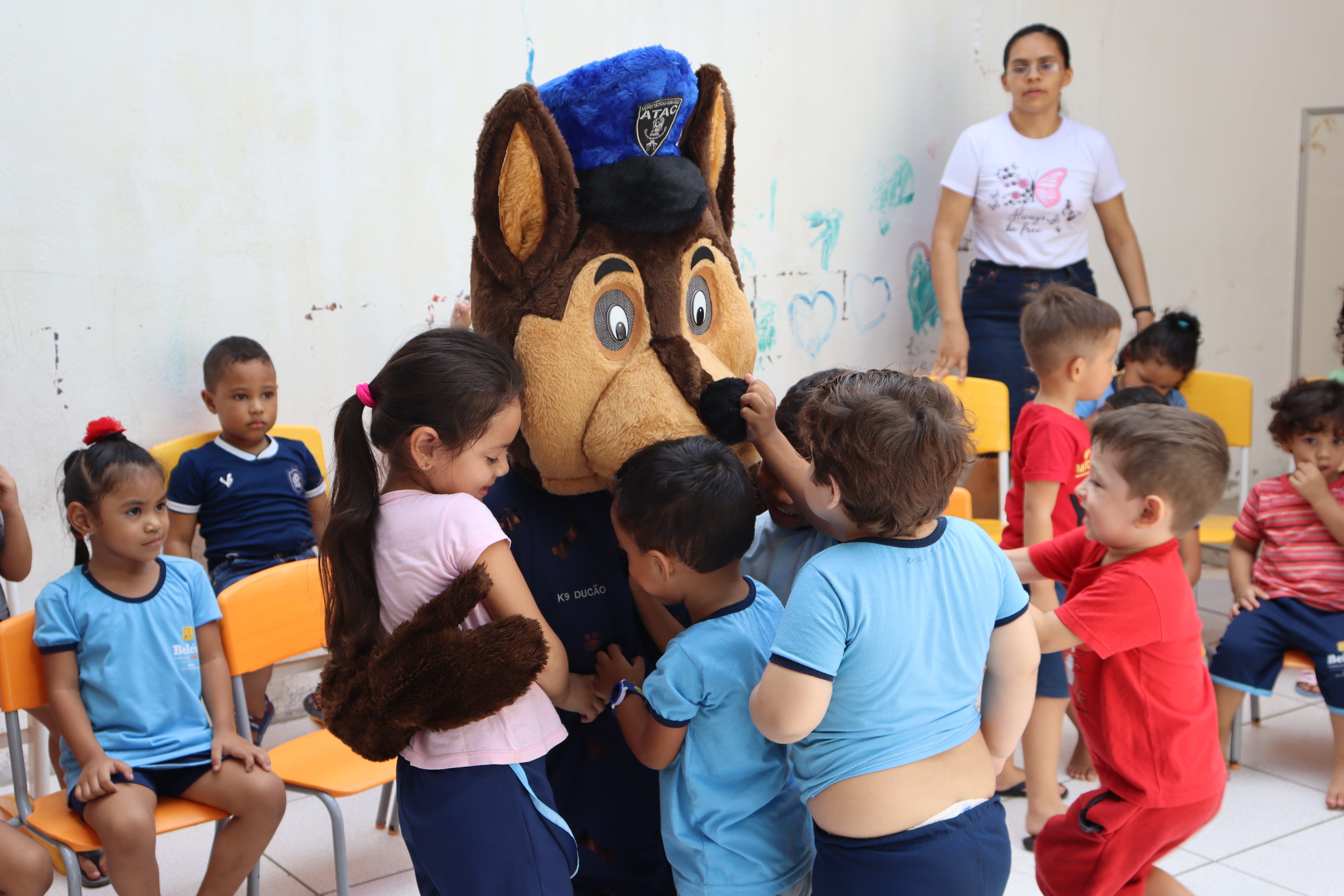 Canil da Guarda Municipal promove uma manhã animada às crianças da Escola Municipal Raimunda Lúcia Guerreiro