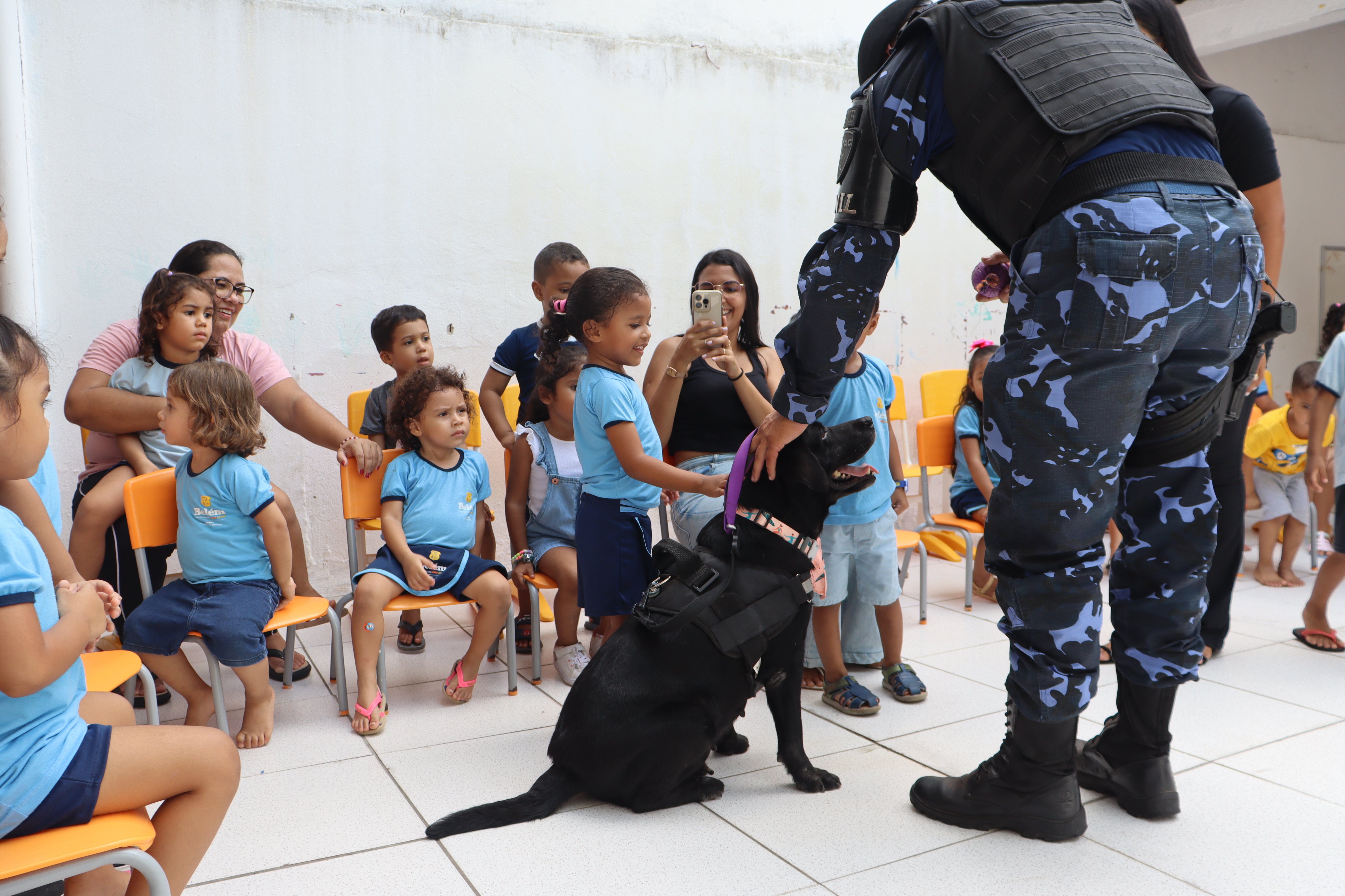 Canil da Guarda Municipal promove uma manhã animada às crianças da Escola Municipal Raimunda Lúcia Guerreiro