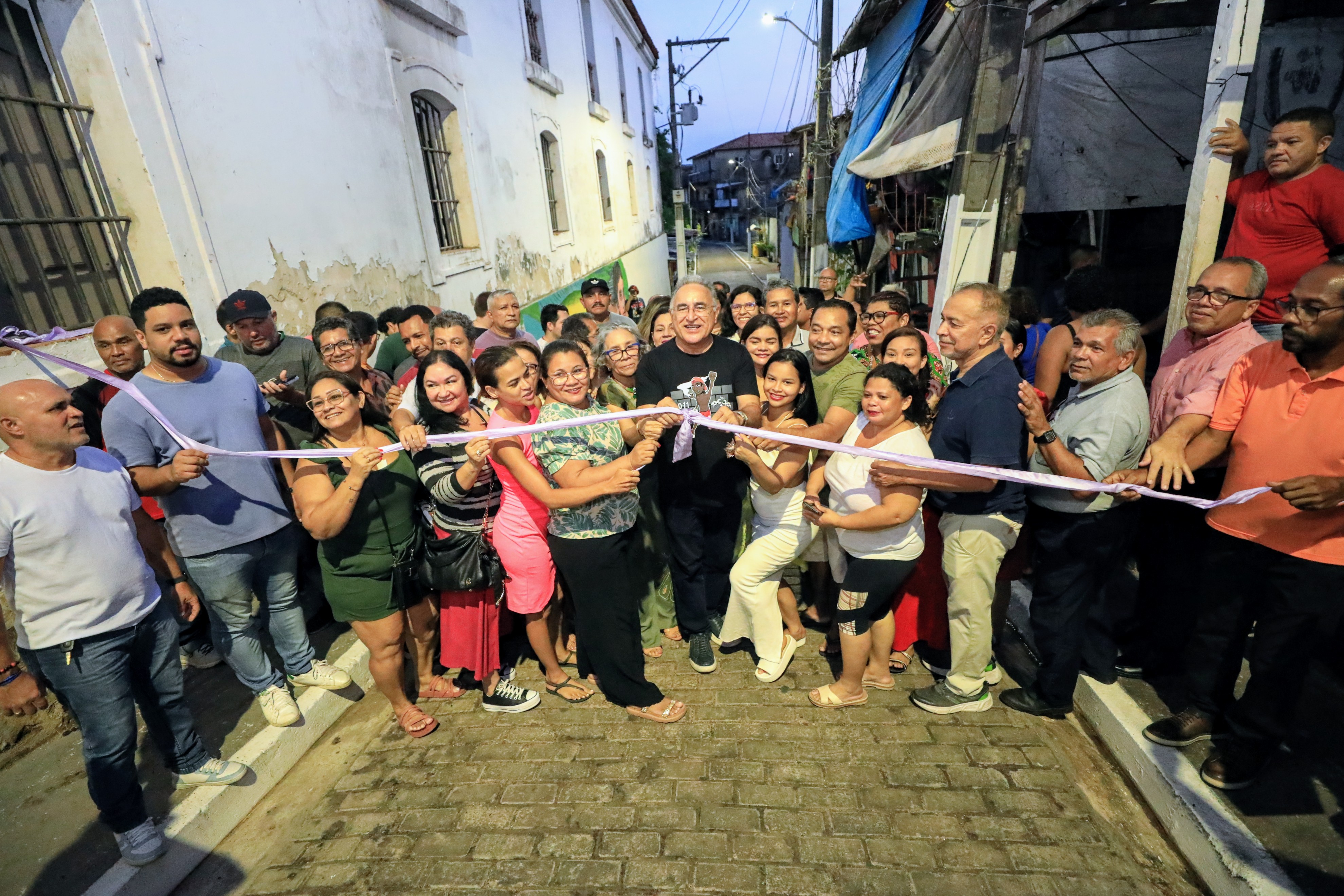 Moradores da Cidade Velha comemoram entrega de ruas revitalizadas no bairro pela Prefeitura de Belém
