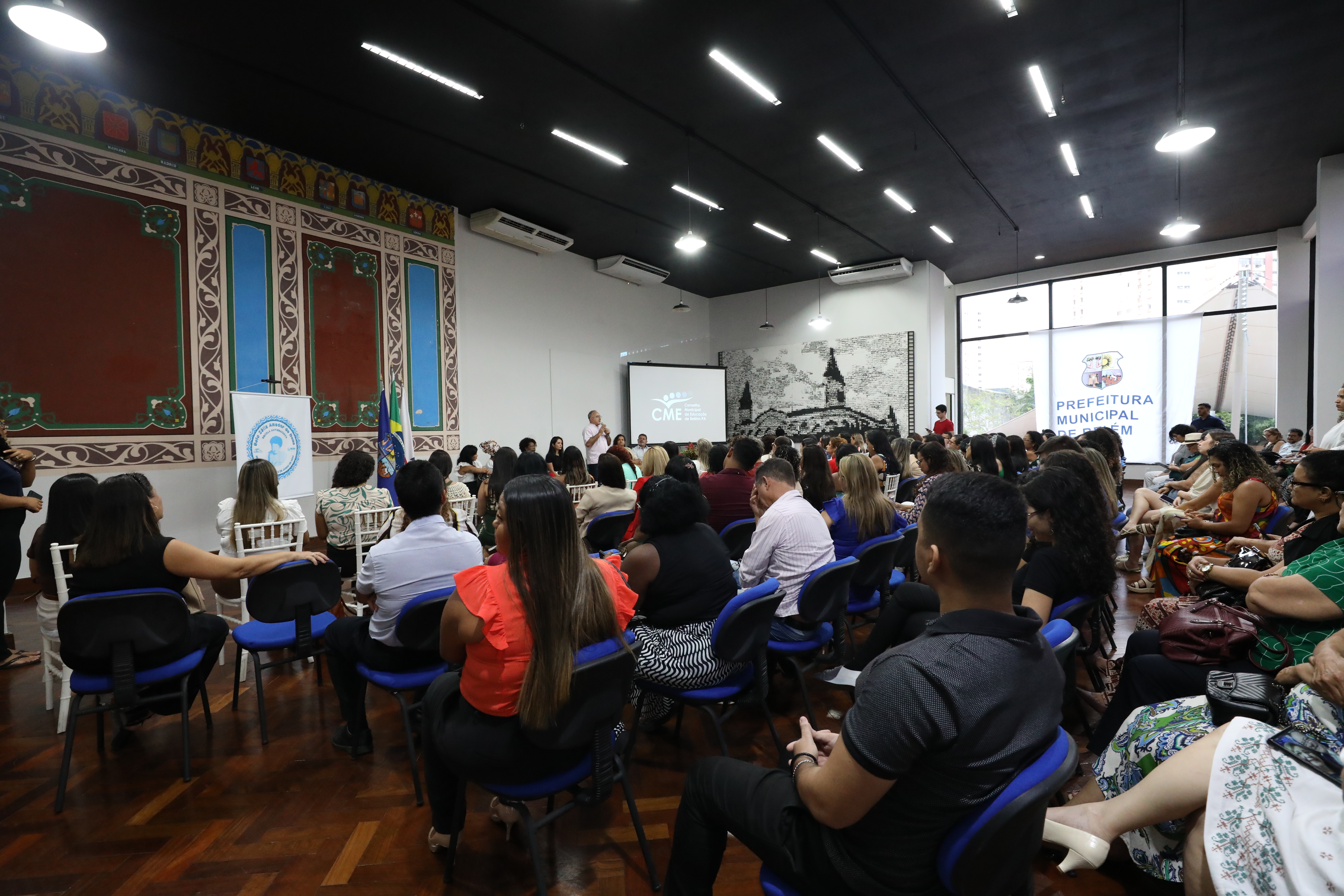 Prefeitura de Belém e Conselho Municipal de Educação entregam selo antirracista a 33 escolas do município