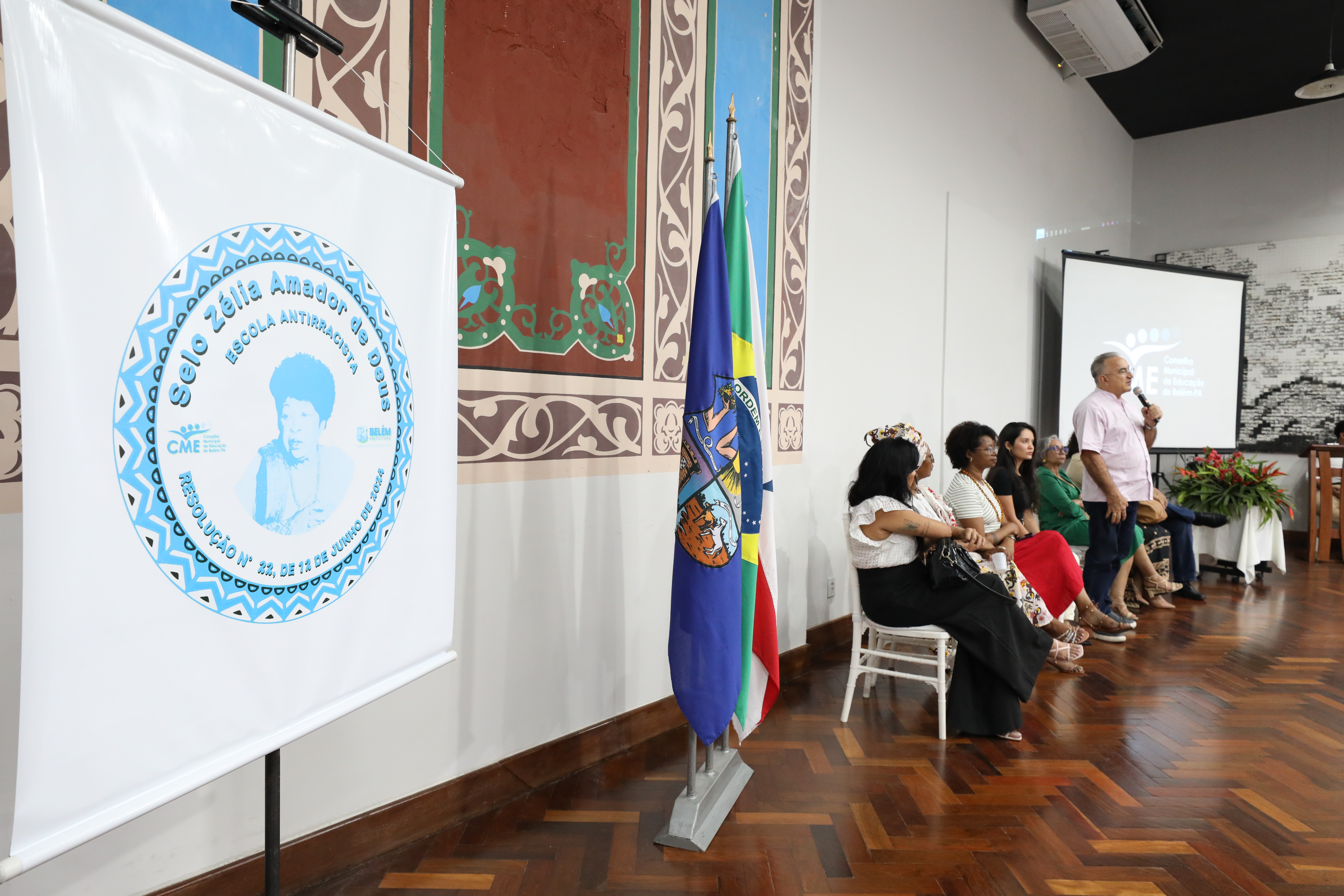 Prefeitura de Belém e Conselho Municipal de Educação entregam selo antirracista a 33 escolas do município