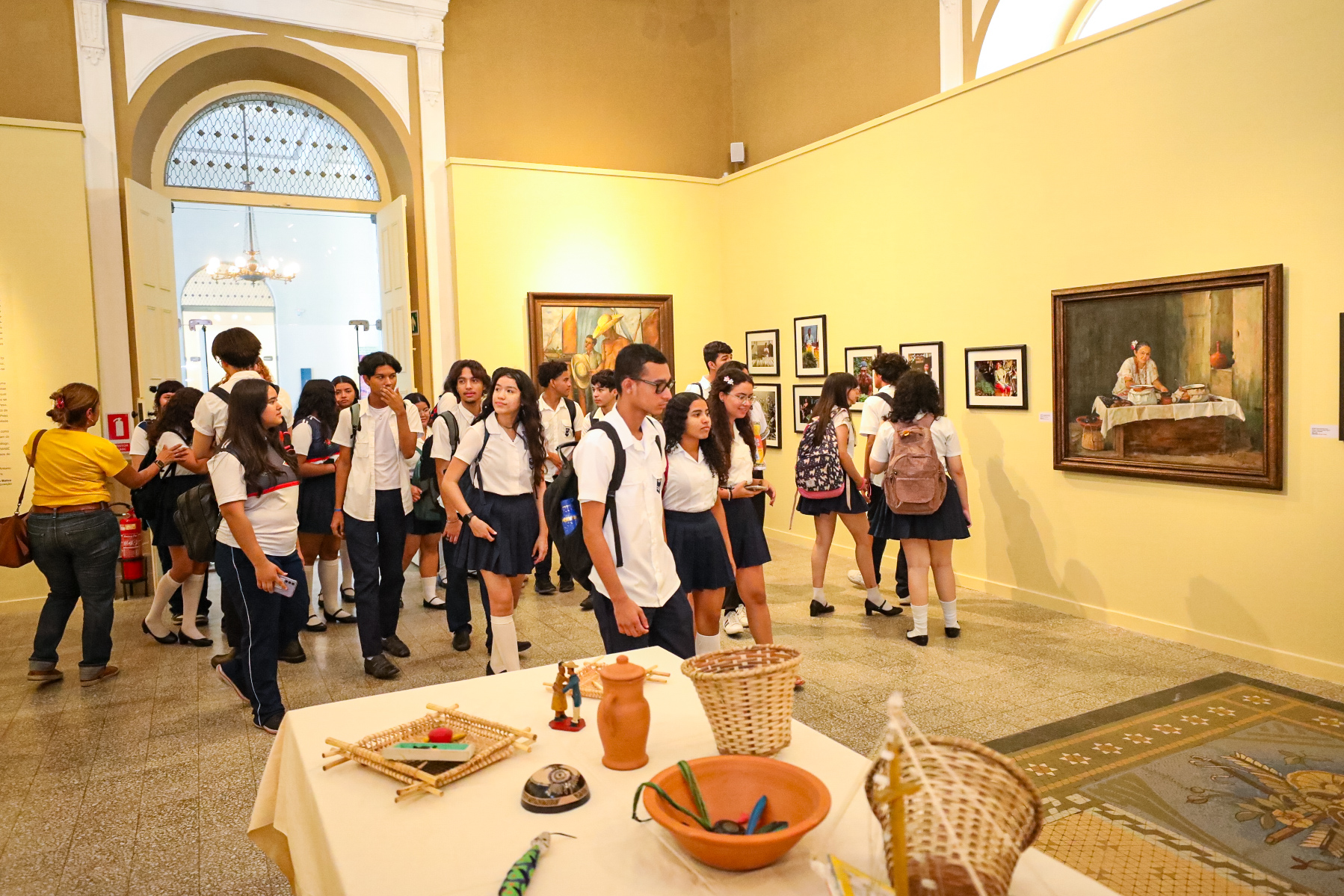 Exposição é inaugurada em Belém promovendo o diálogo entre o acervo do Mabe e o Ver-o-Peso