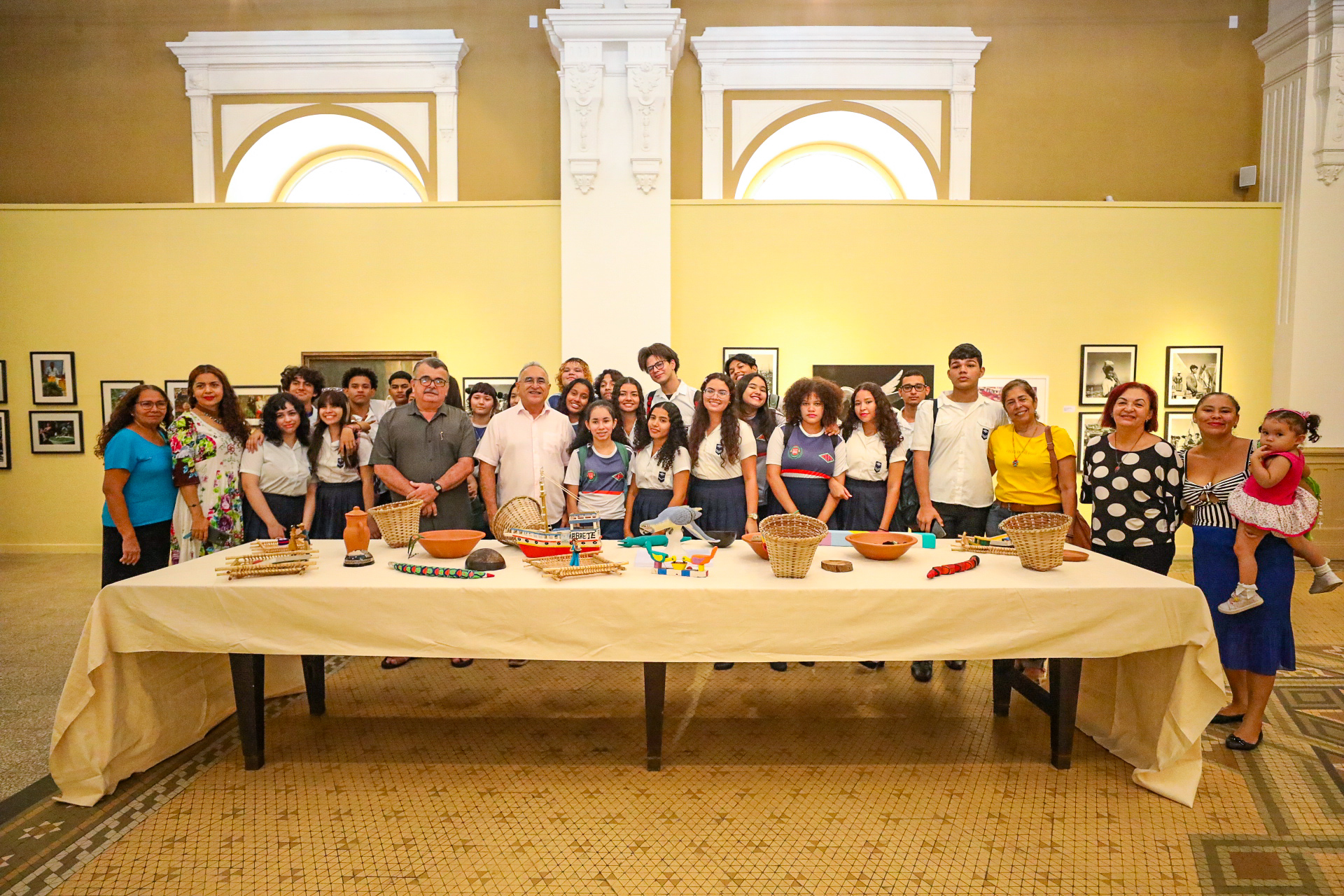 Exposição é inaugurada em Belém promovendo o diálogo entre o acervo do Mabe e o Ver-o-Peso