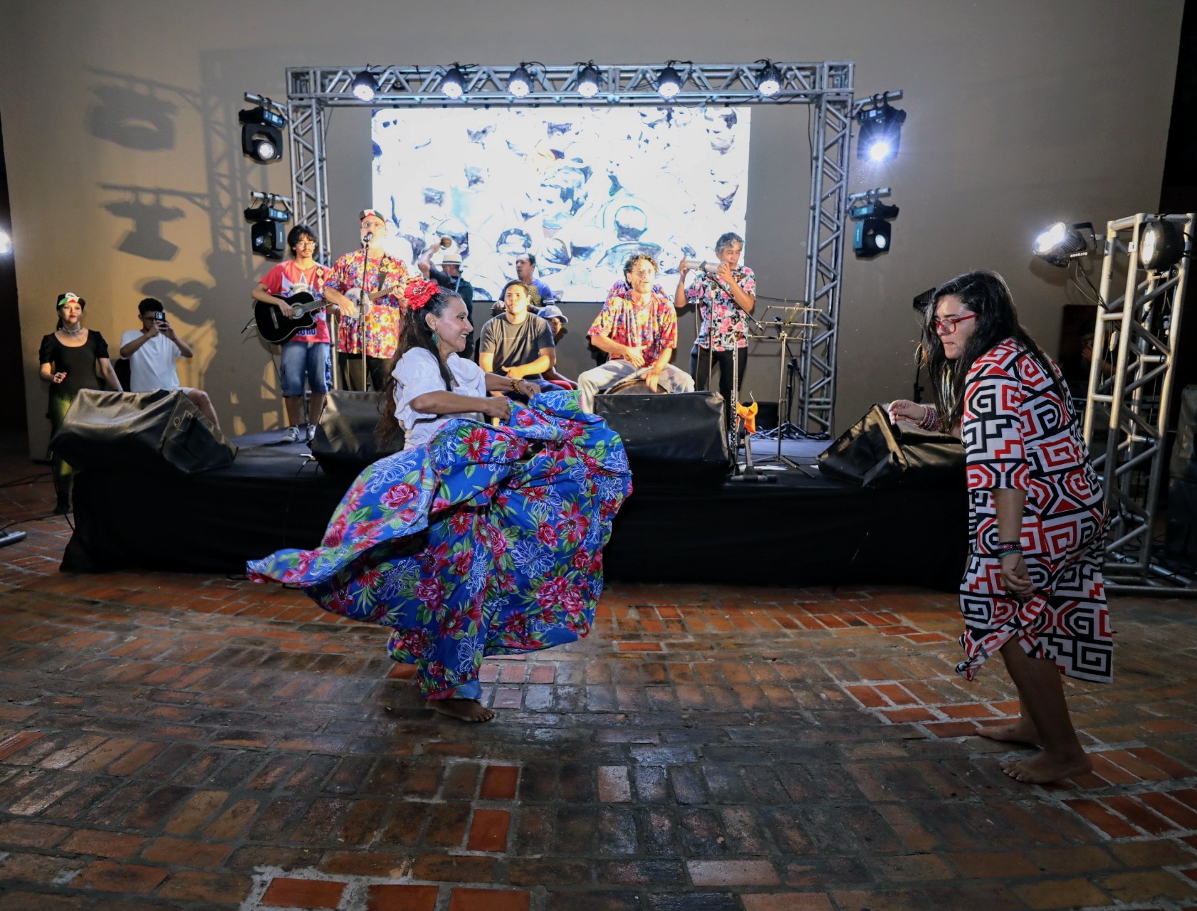 Concerto emociona e une artistas e público em apoio aos palestinos