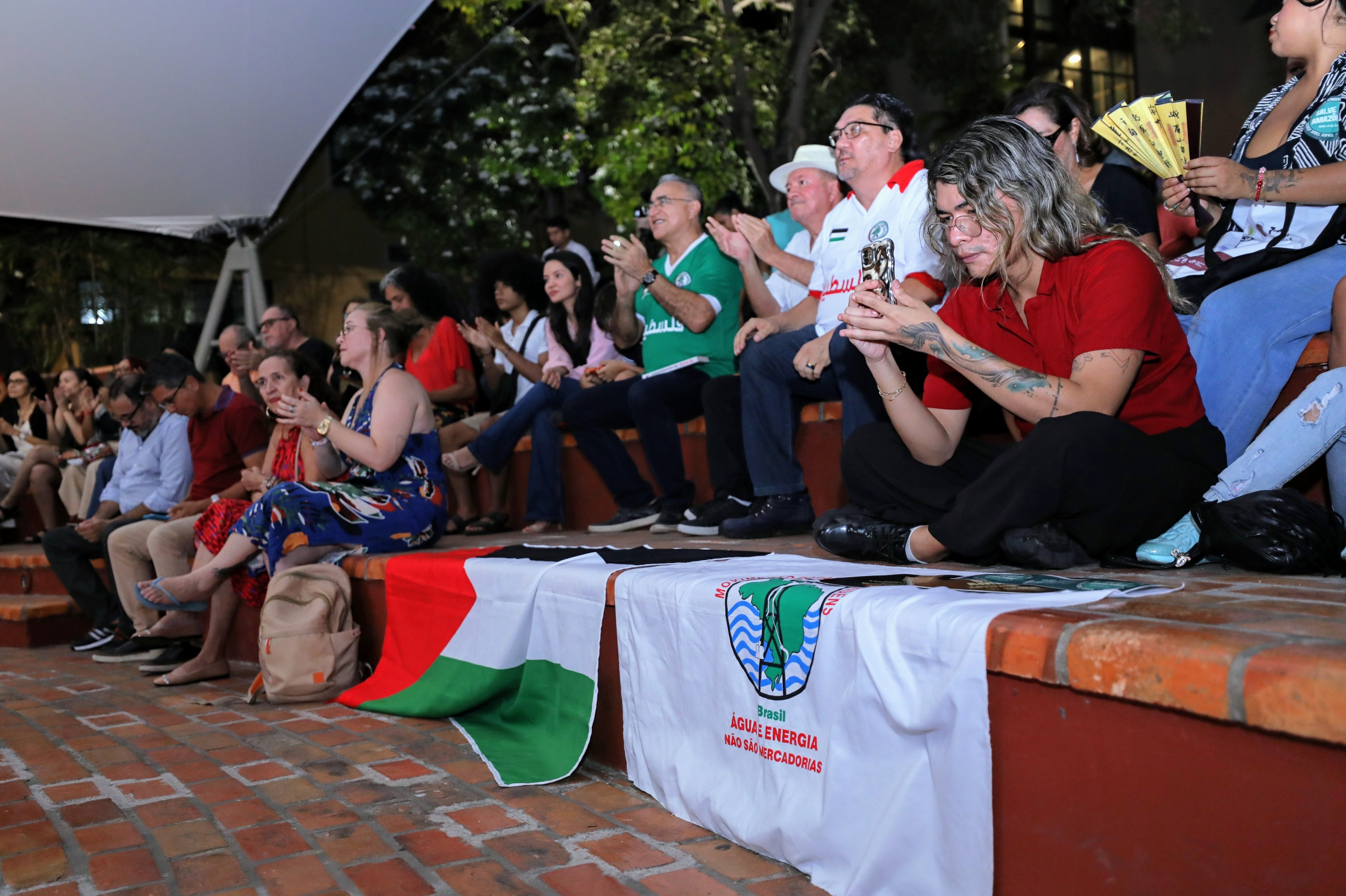 Concerto emociona e une artistas e público em apoio aos palestinos