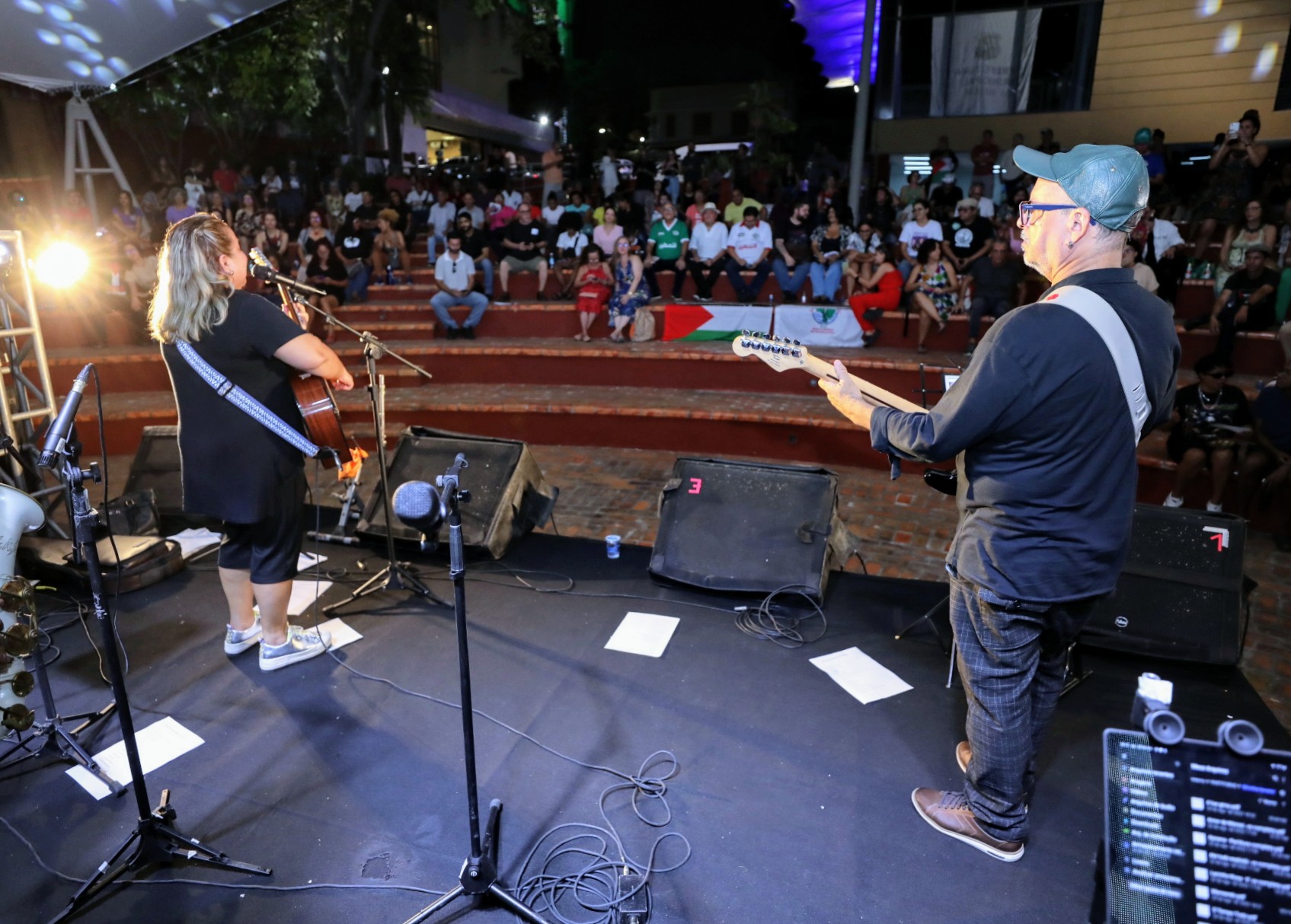 Concerto emociona e une artistas e público em apoio aos palestinos