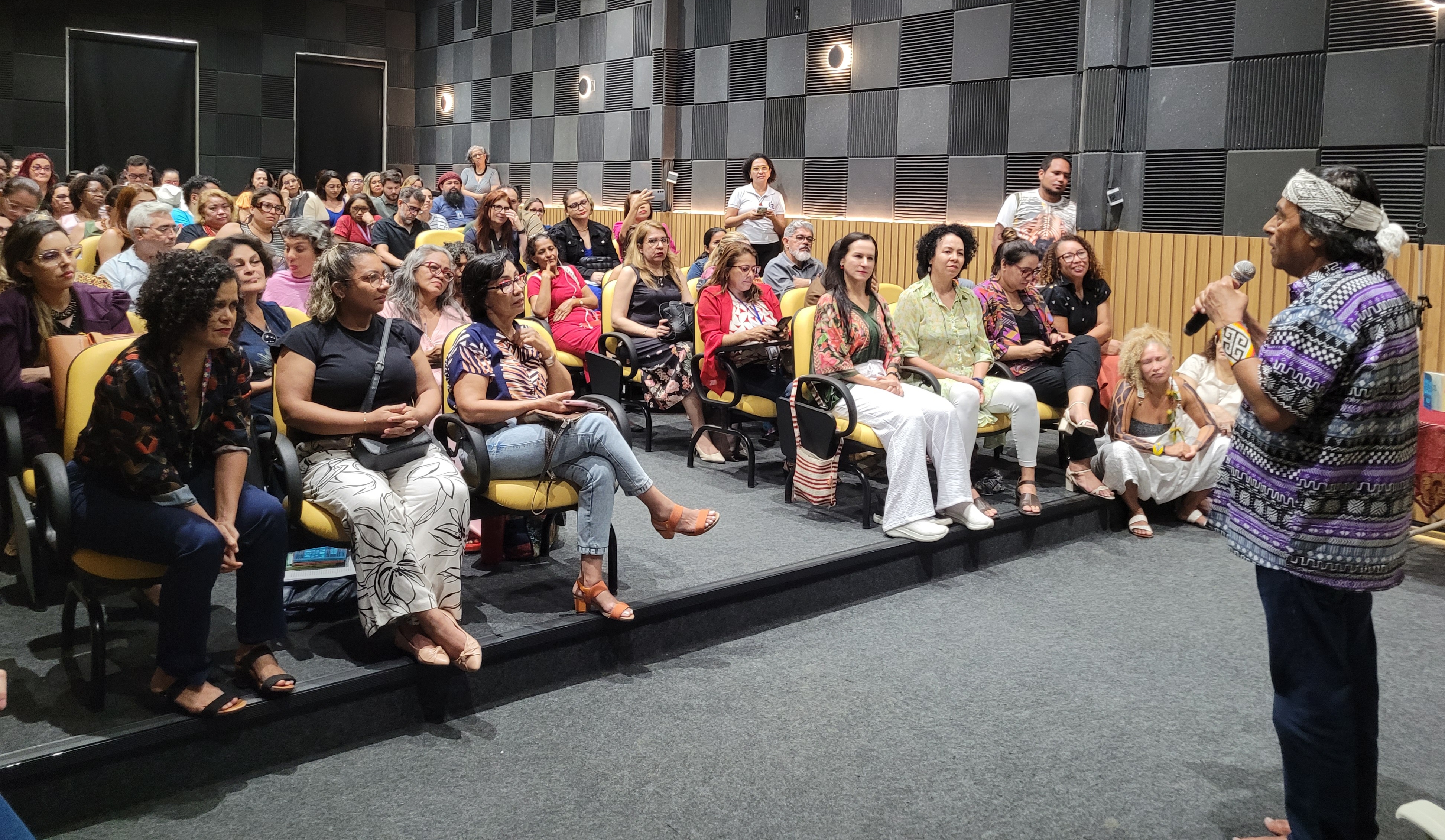 Ativista indígena afirma em Belém que a educação foi a primeira vítima da crise do clima