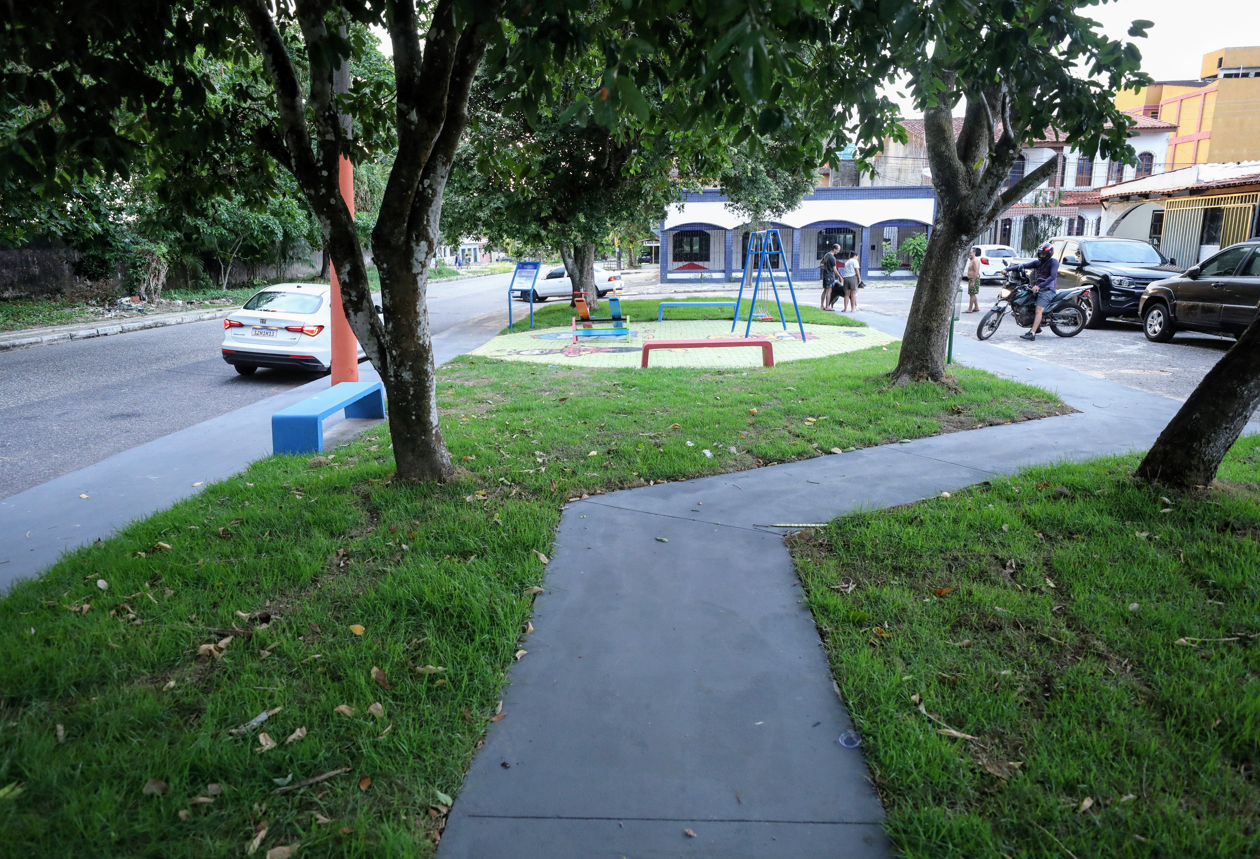 Praças revitalizadas pela Prefeitura na Marambaia e entregues  à população homenageiam moradores do bairro