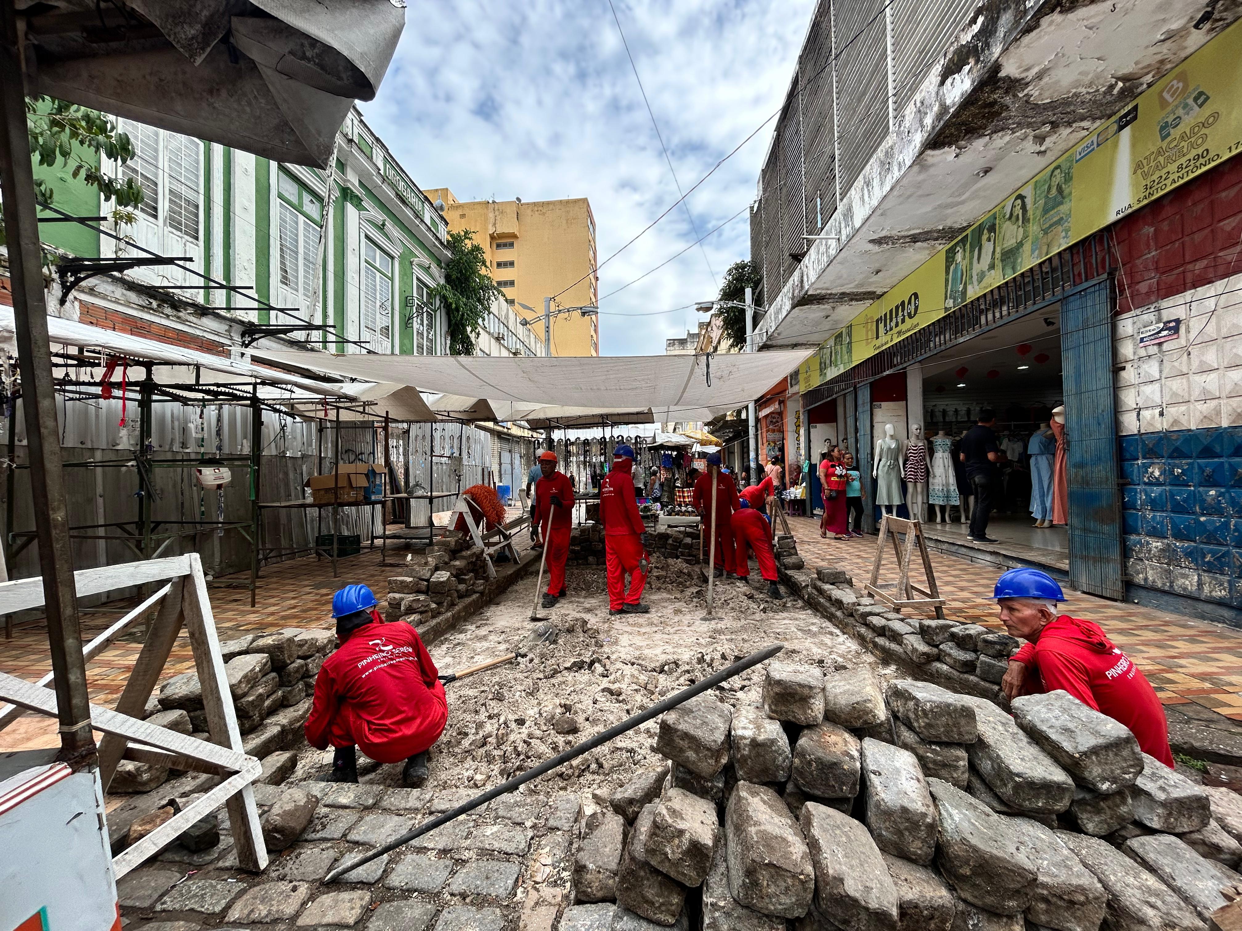 Revitalização da Via dos Mercadores avança em quase 60% e já melhora a atividade comercial na área