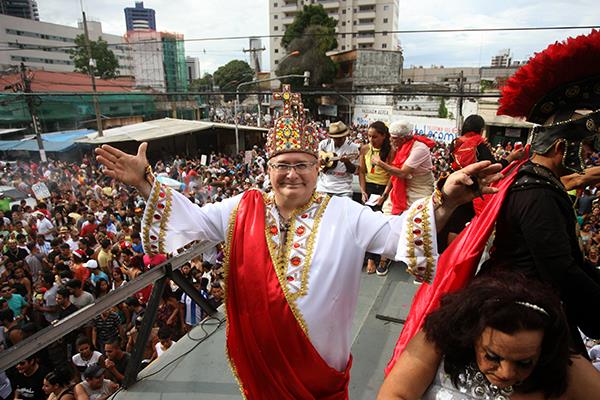 Prefeitura firma parceria com Bloco Império Romano para promover o primeiro grito de carnaval sustentável