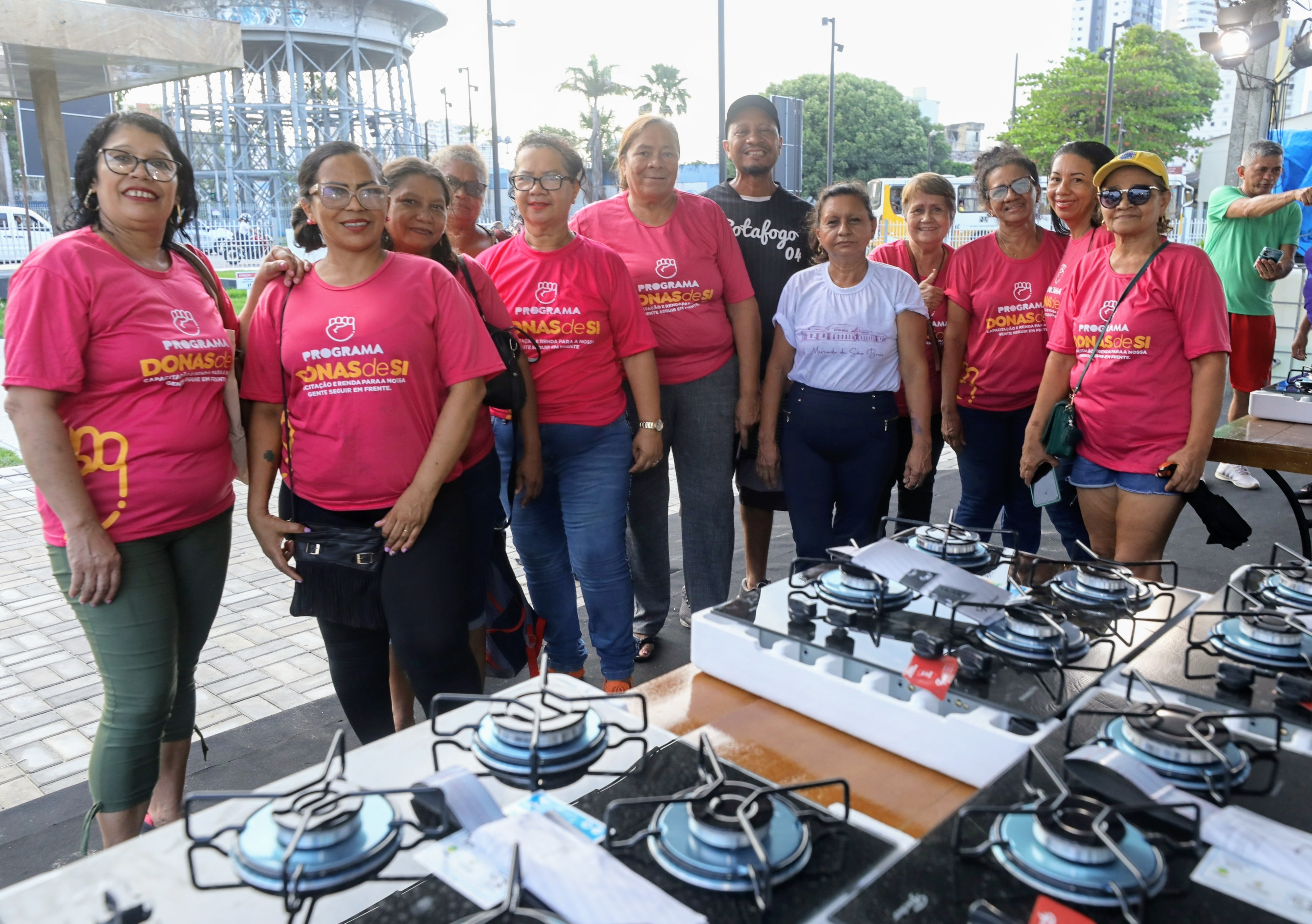 Trabalhadores do Mercado de São Brás recebem novos equipamentos