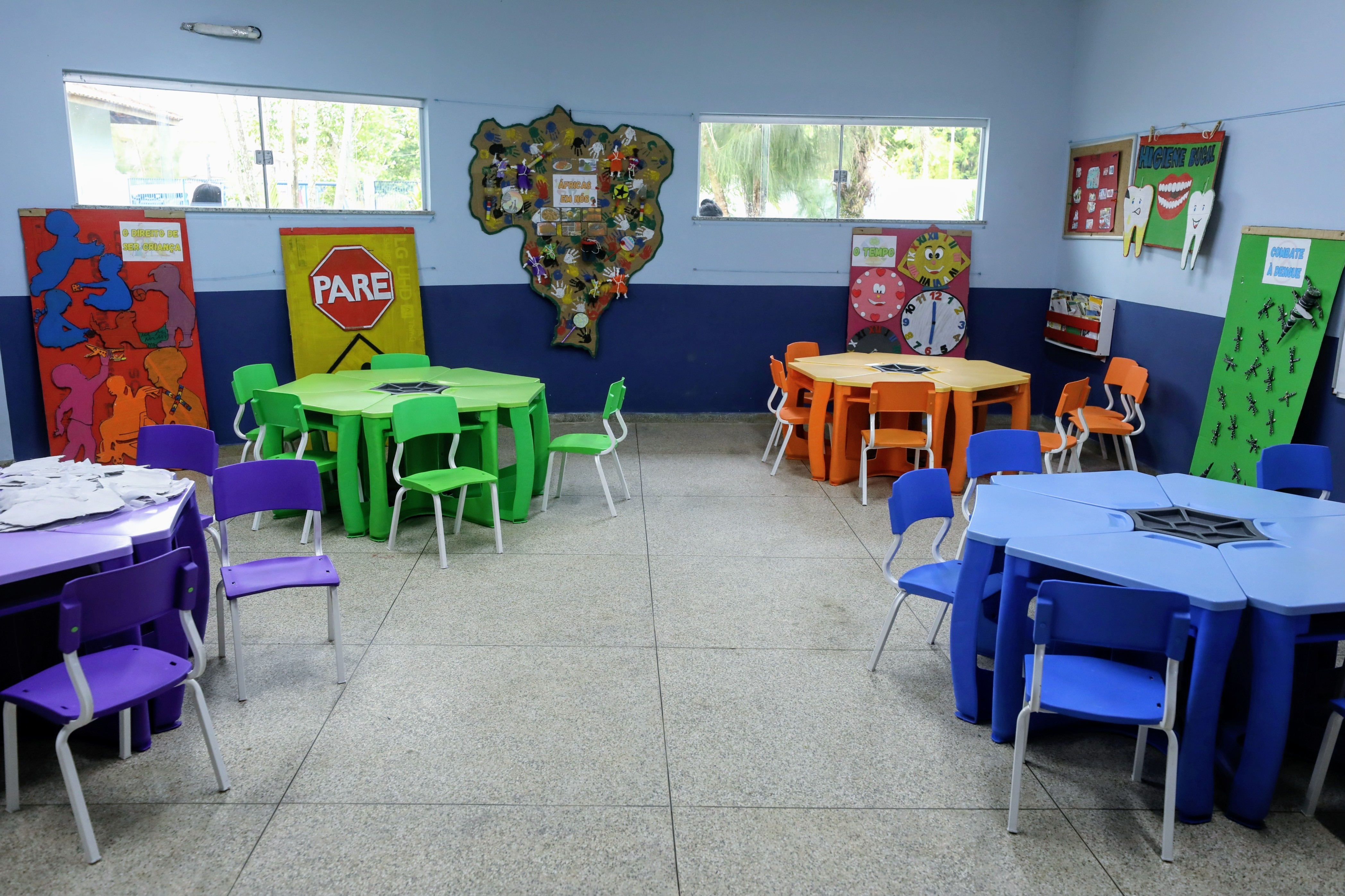 Mais uma escola é entregue totalmente reconstruída e com melhorias no Bairro do Coqueiro