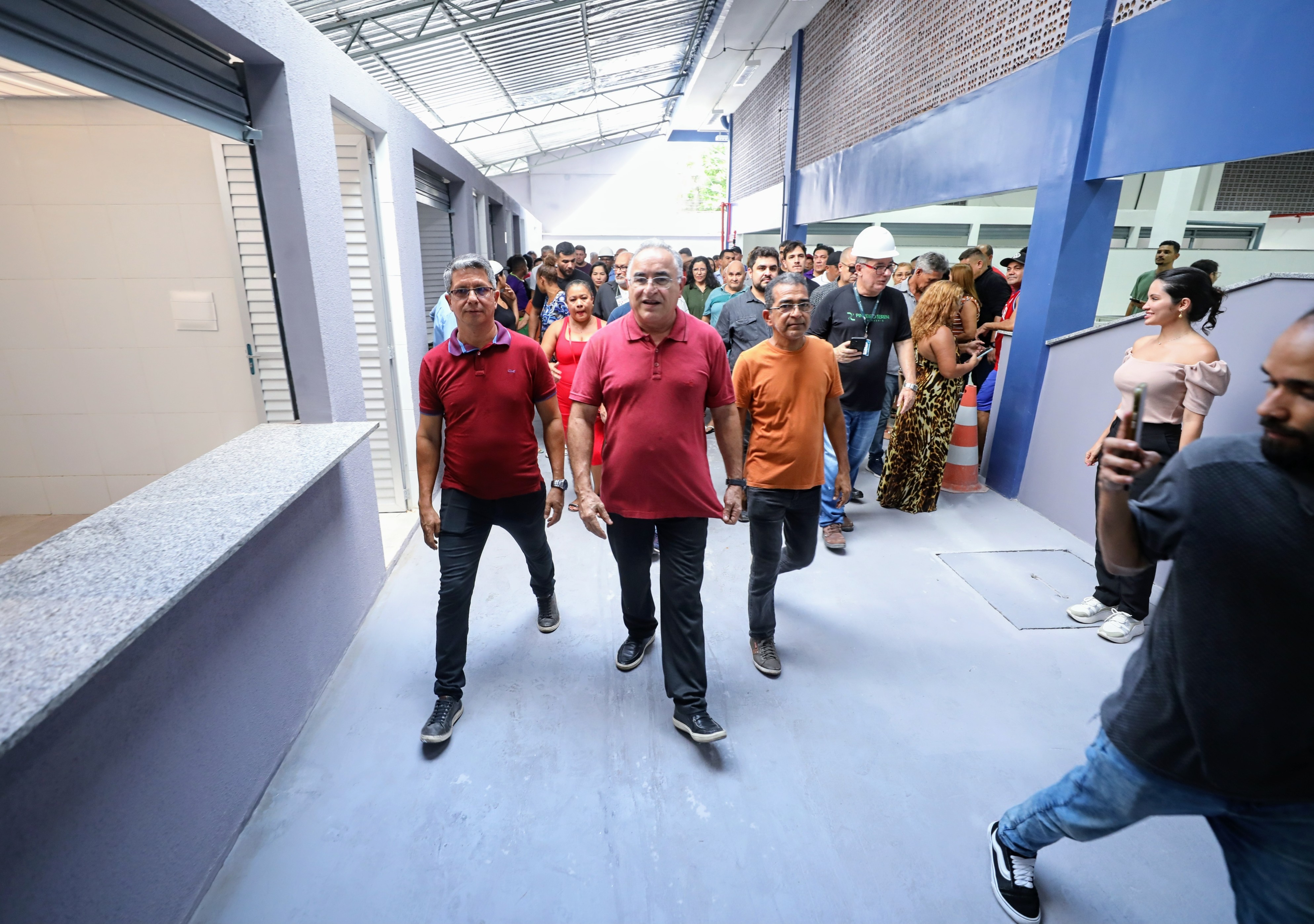 Trabalhadores comemoram reforma e modernização Mercado da Terra Firme entregue nesta quinta, 26