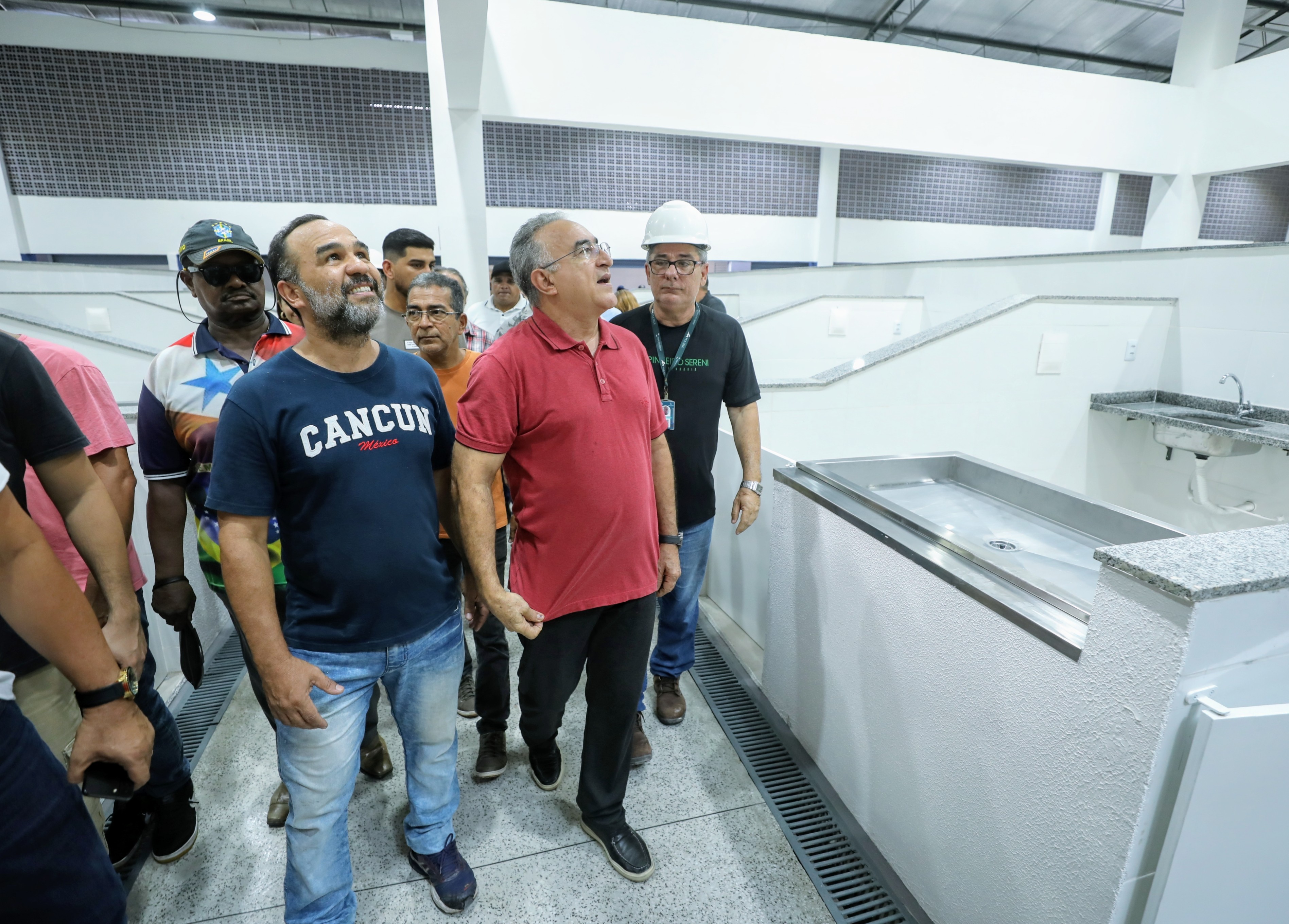 Trabalhadores comemoram reforma e modernização Mercado da Terra Firme entregue nesta quinta, 26
