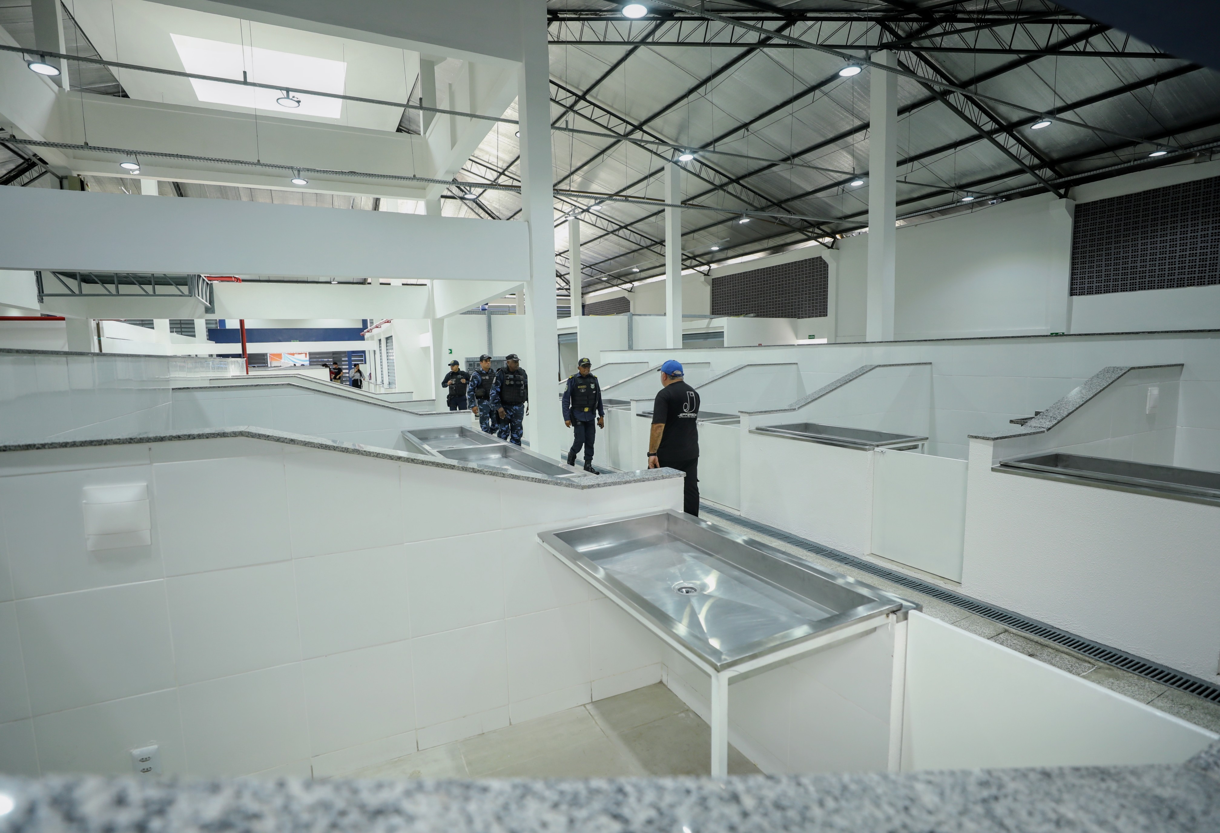 Trabalhadores comemoram reforma e modernização Mercado da Terra Firme entregue nesta quinta, 26