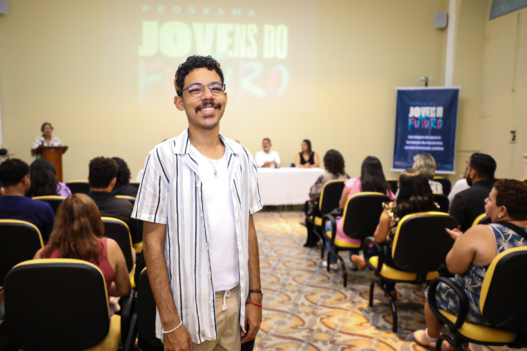 Publicação que reúne trabalhos de estudantes do Jovens do Futuro é entregue pela Prefeitura de Belém