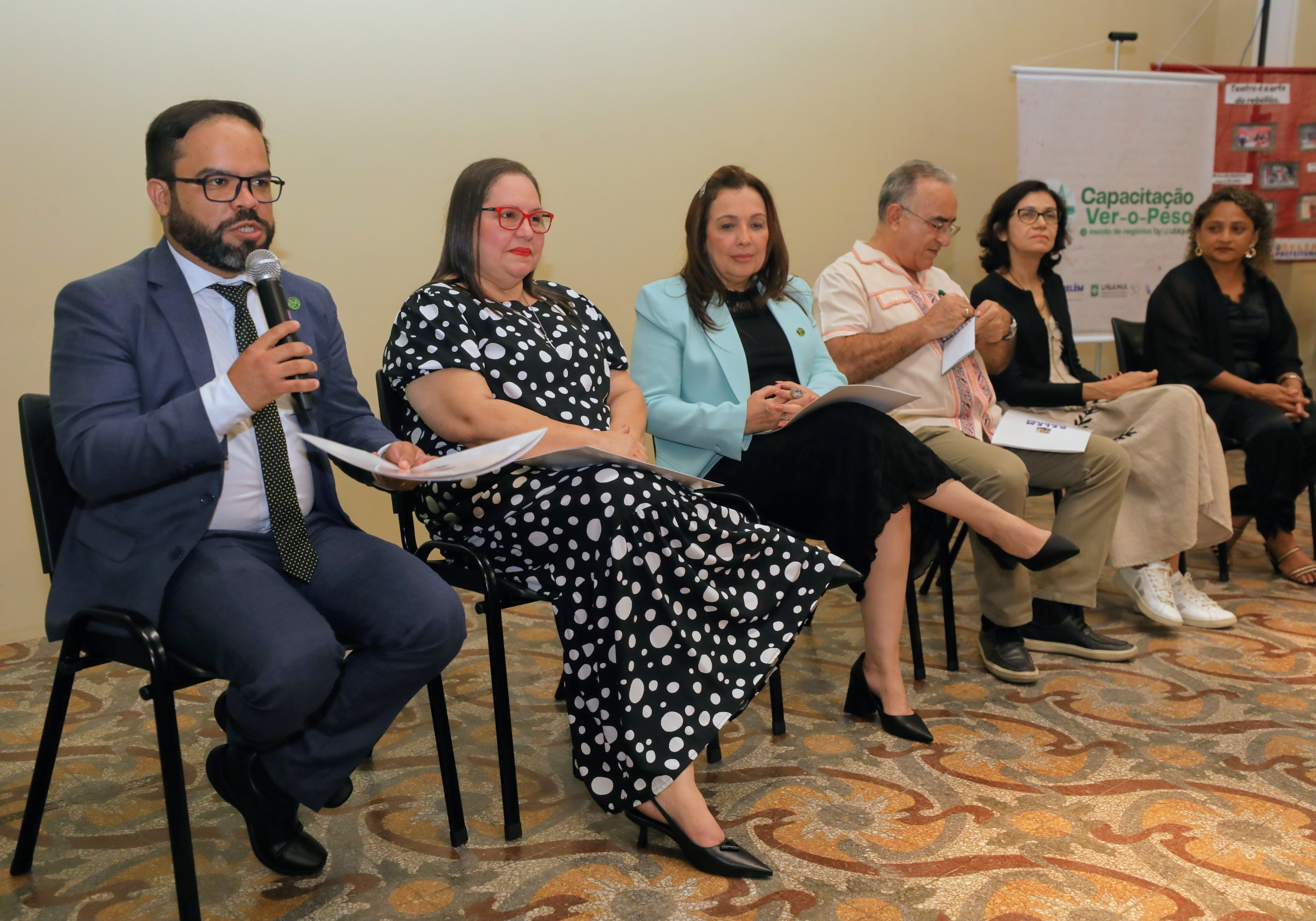 Trabalhadores do Ver-o-Peso recebem formação em Gestão de Negócios, Relações Internacionais e Gastronomia