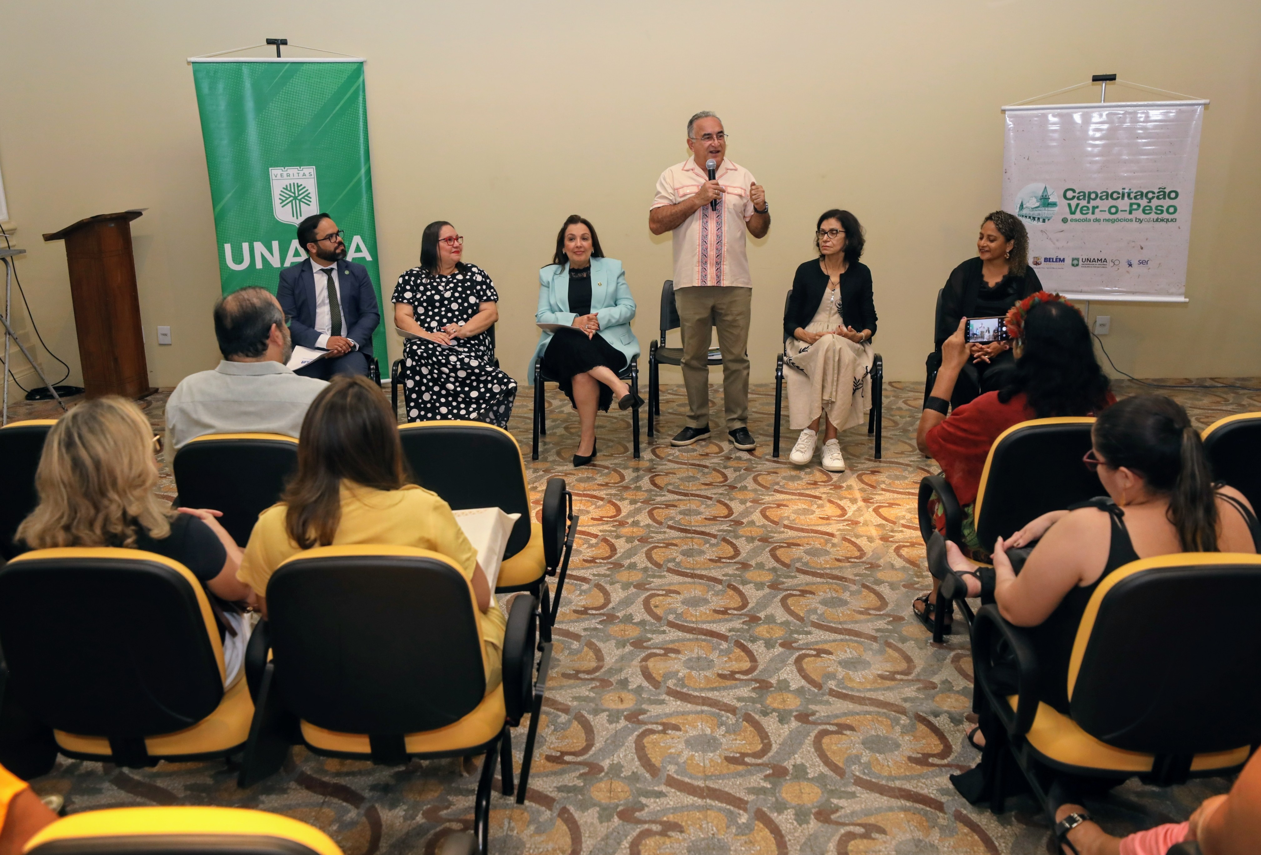 Trabalhadores do Ver-o-Peso recebem formação em Gestão de Negócios, Relações Internacionais e Gastronomia