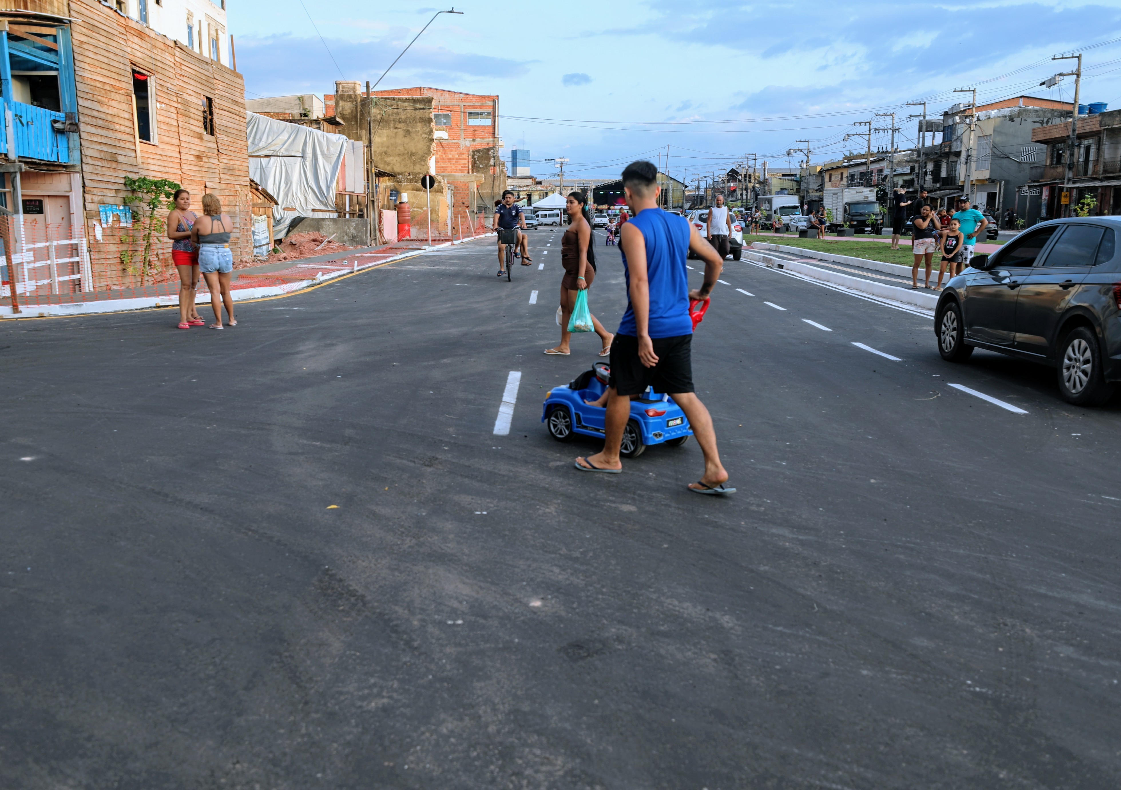 Urbanização da avenida Bernardo Sayão é entregue para a população