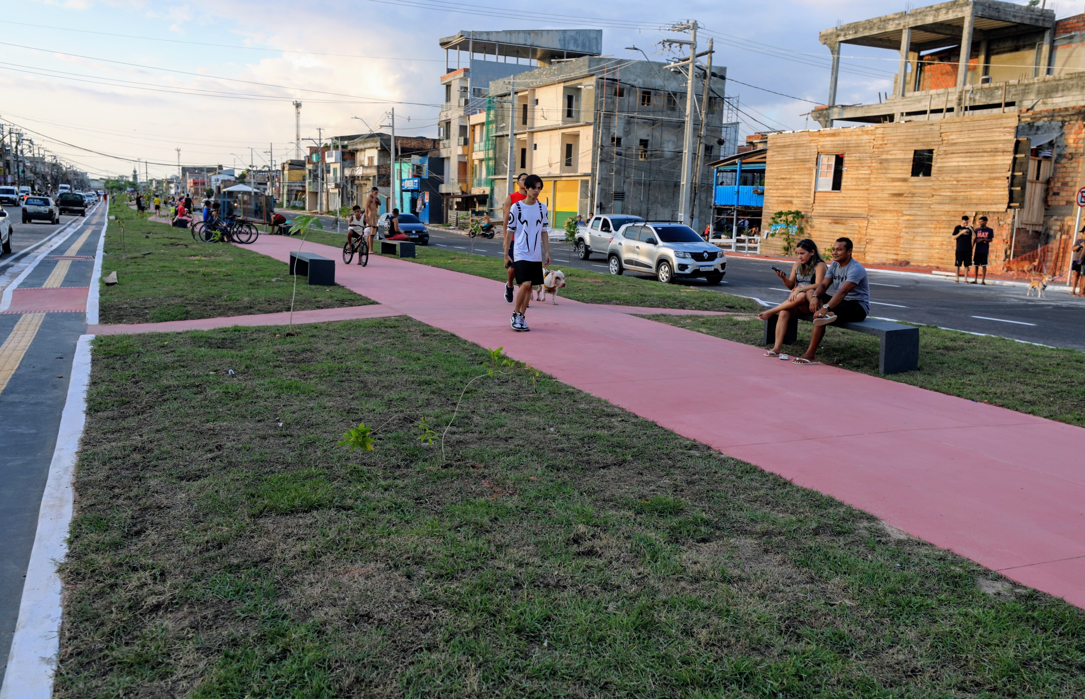 Urbanização da avenida Bernardo Sayão é entregue para a população