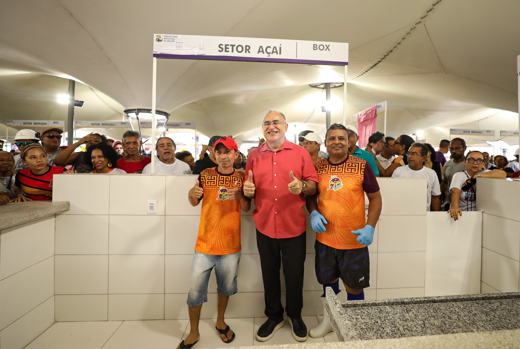 Trabalhadores do Ver-o-Peso comemoram a entrega de mais 168 boxes reformados pela Prefeitura de Belém