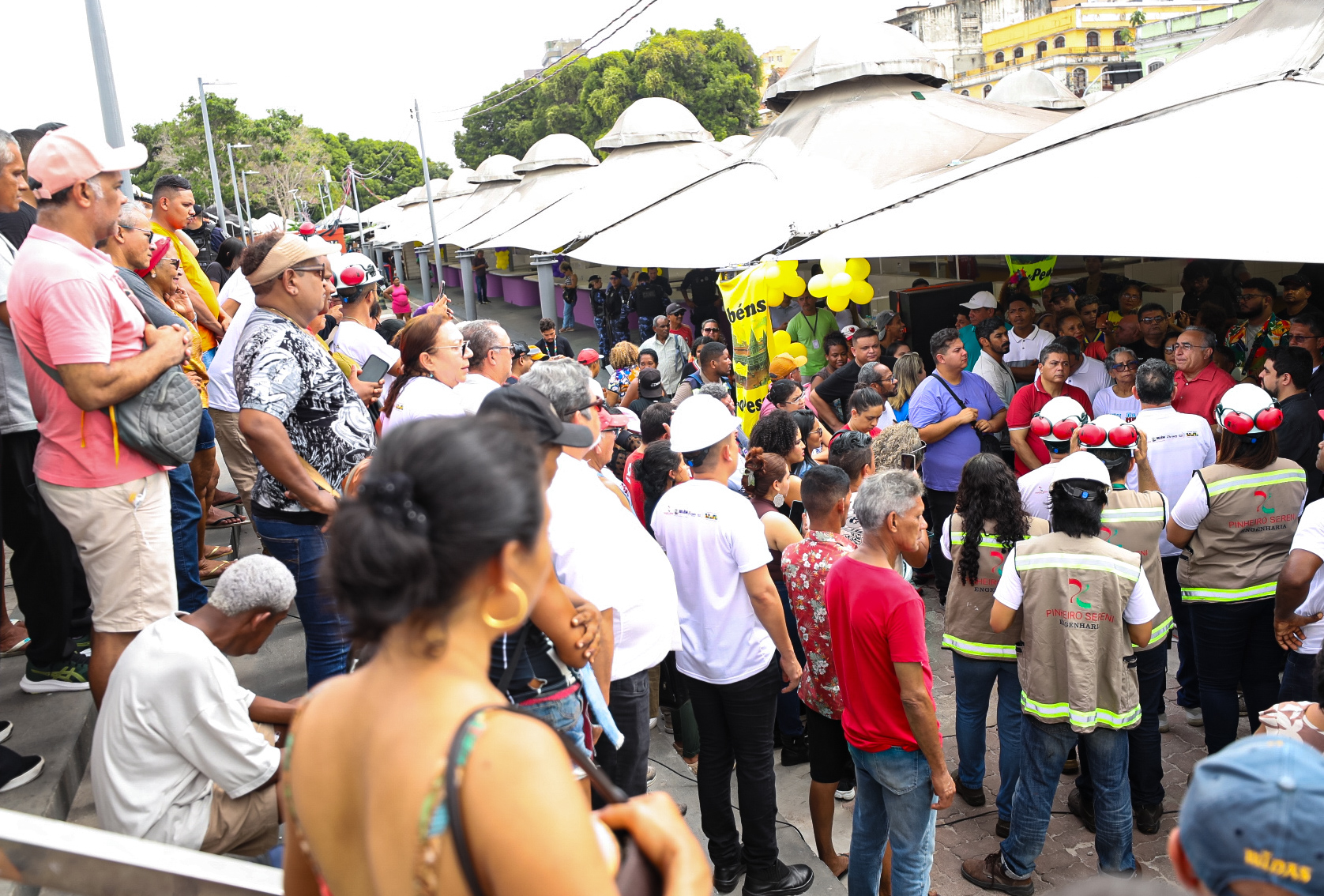 Trabalhadores do Ver-o-Peso comemoram a entrega de mais 168 boxes reformados pela Prefeitura de Belém