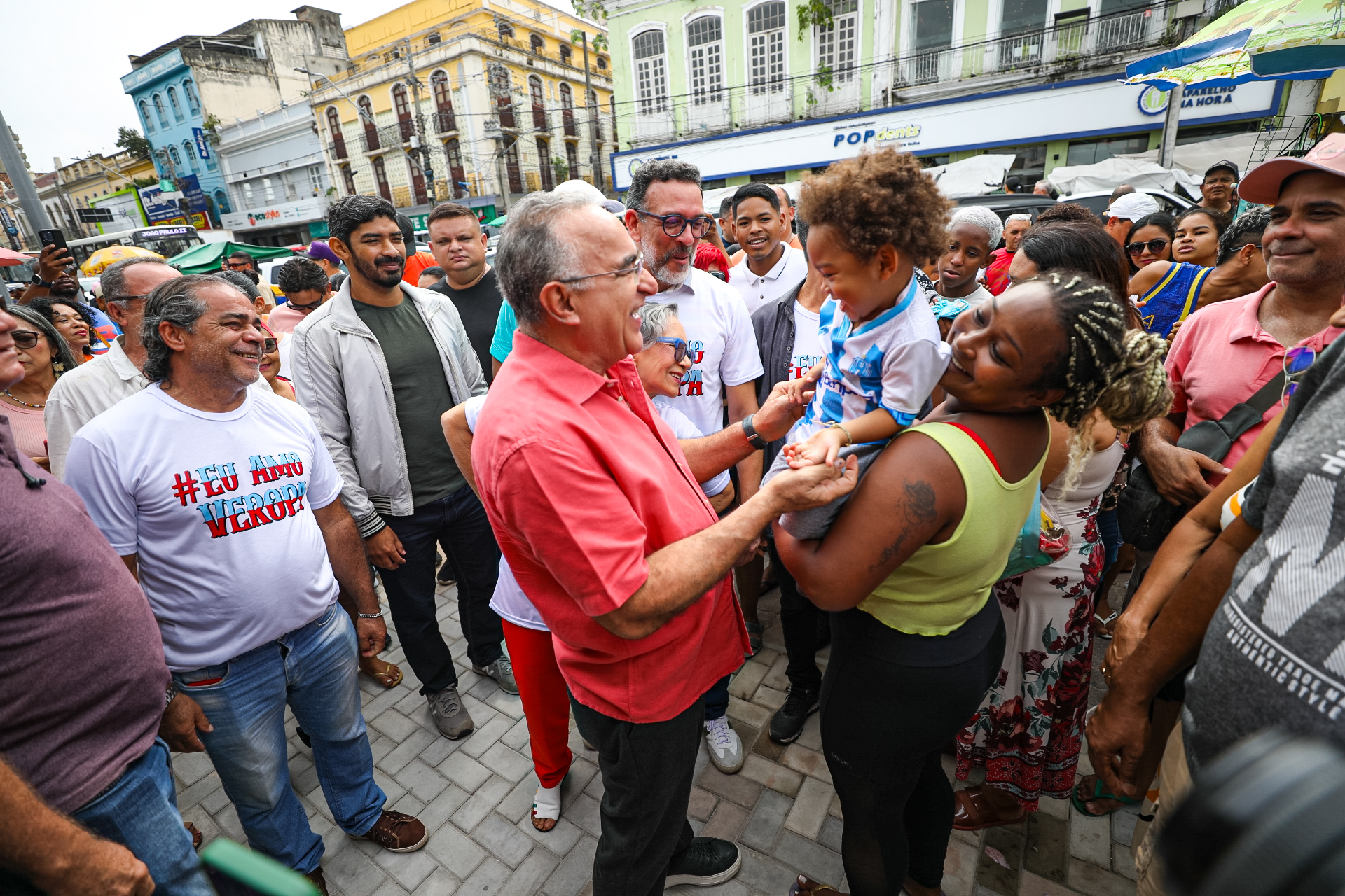 Trabalhadores do Ver-o-Peso comemoram a entrega de mais 168 boxes reformados pela Prefeitura de Belém