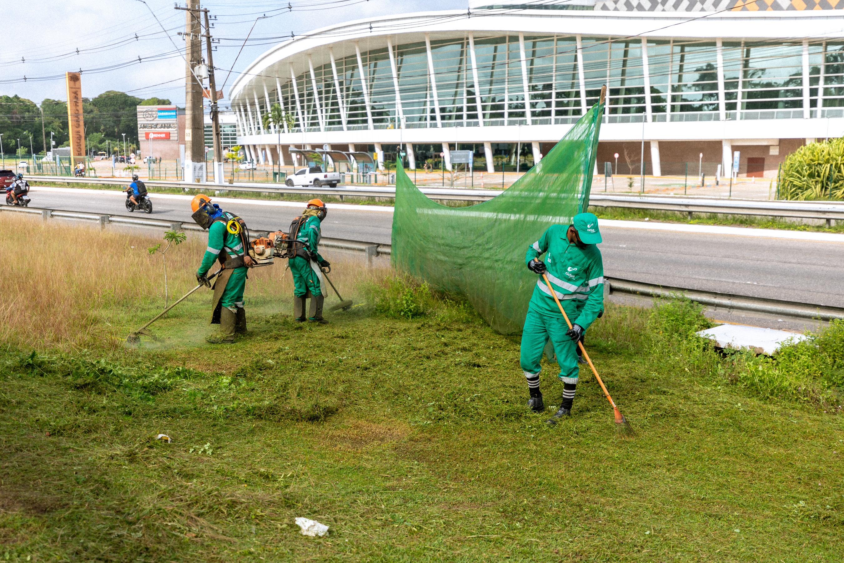 Mutirão mobiliza 600 profissionais de limpeza em avenidas de Belém