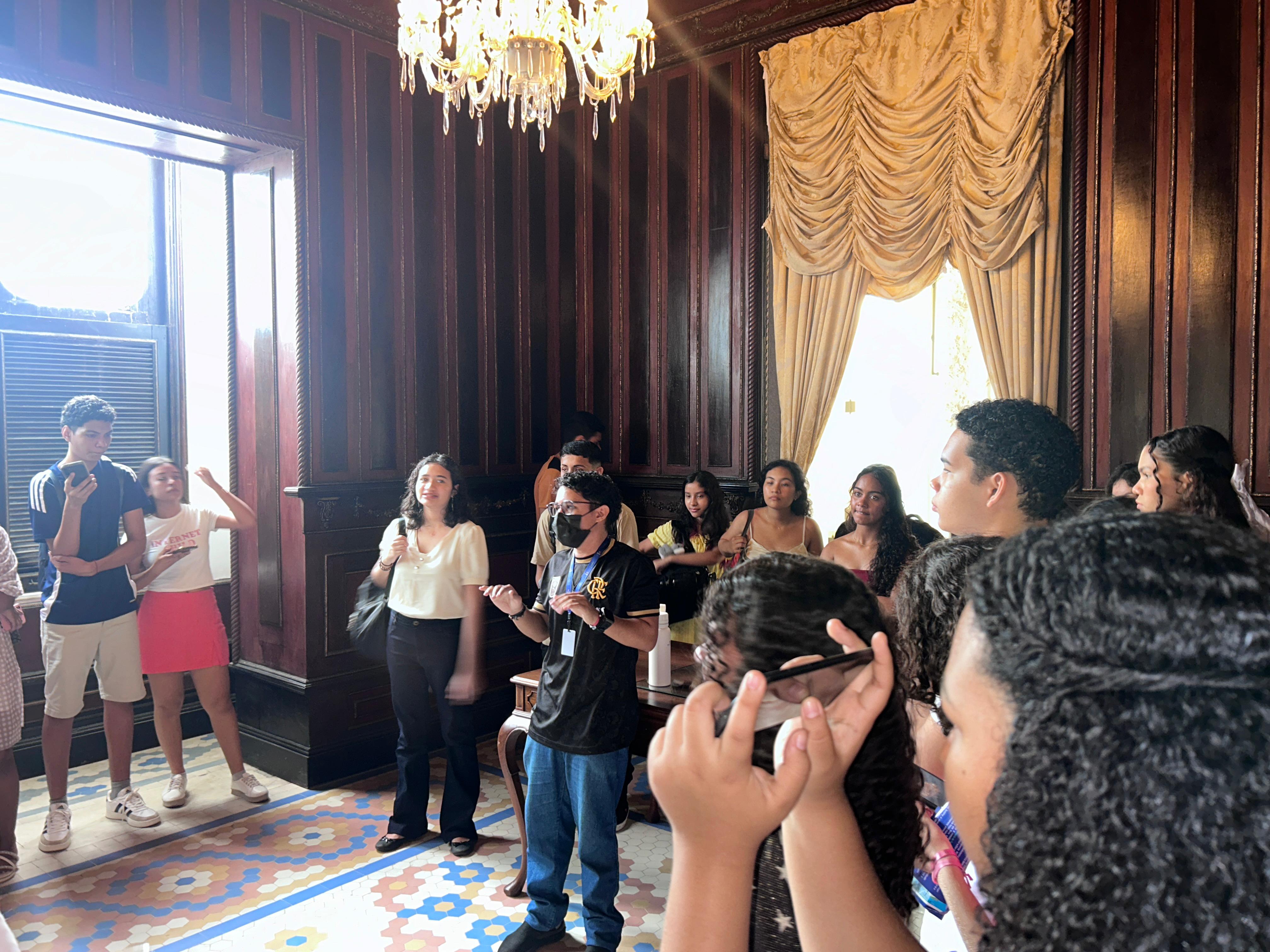 Estudantes do IFPA fazem visita guiada ao Museu Casa Francisco Bolonha
