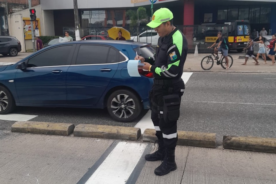 Em apenas uma hora, 42 motoristas são autuados por infrações