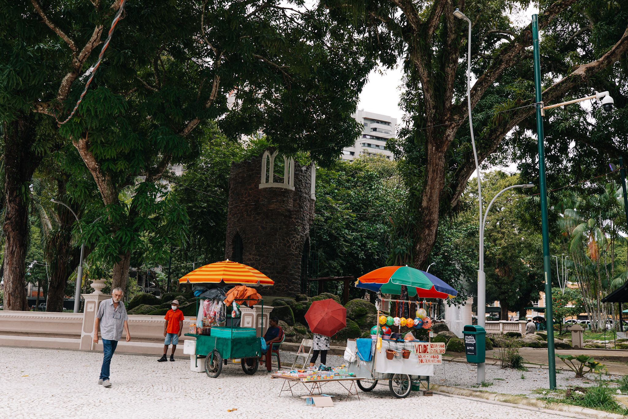 Aniversário da Praça Batista Campos tem festa e distribuição de mudas
