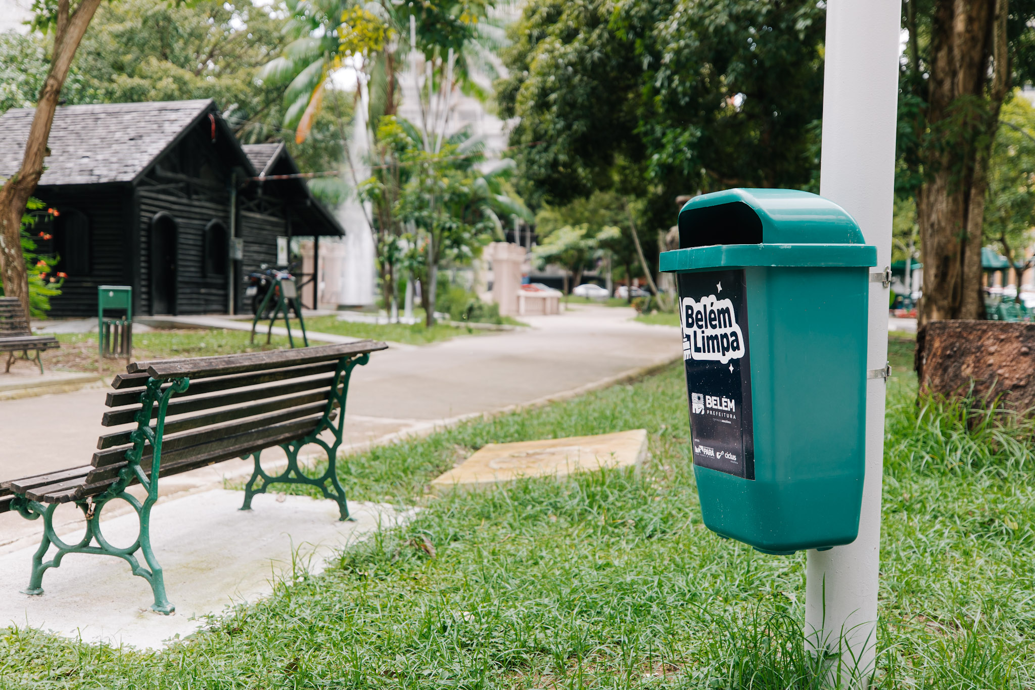 Aniversário da Praça Batista Campos tem festa e distribuição de mudas