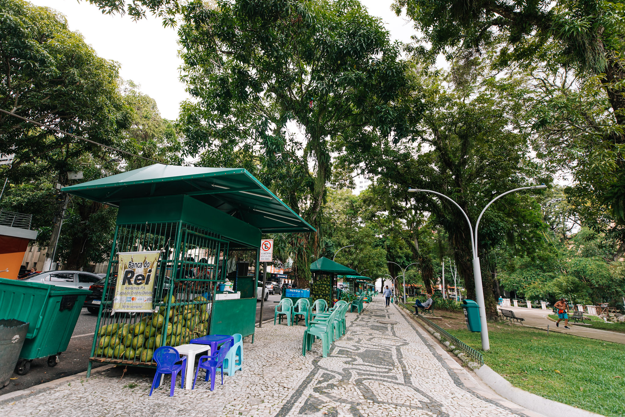 Aniversário da Praça Batista Campos tem festa e distribuição de mudas