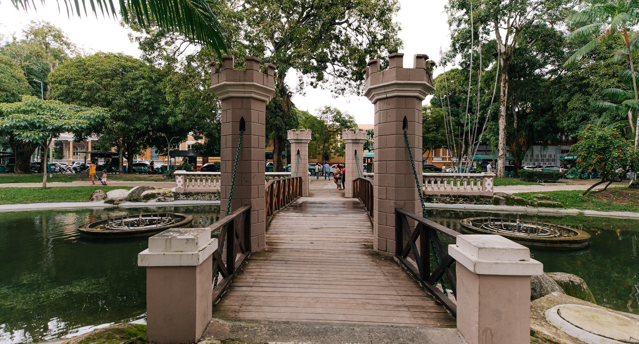 Aniversário da Praça Batista Campos tem festa e distribuição de mudas