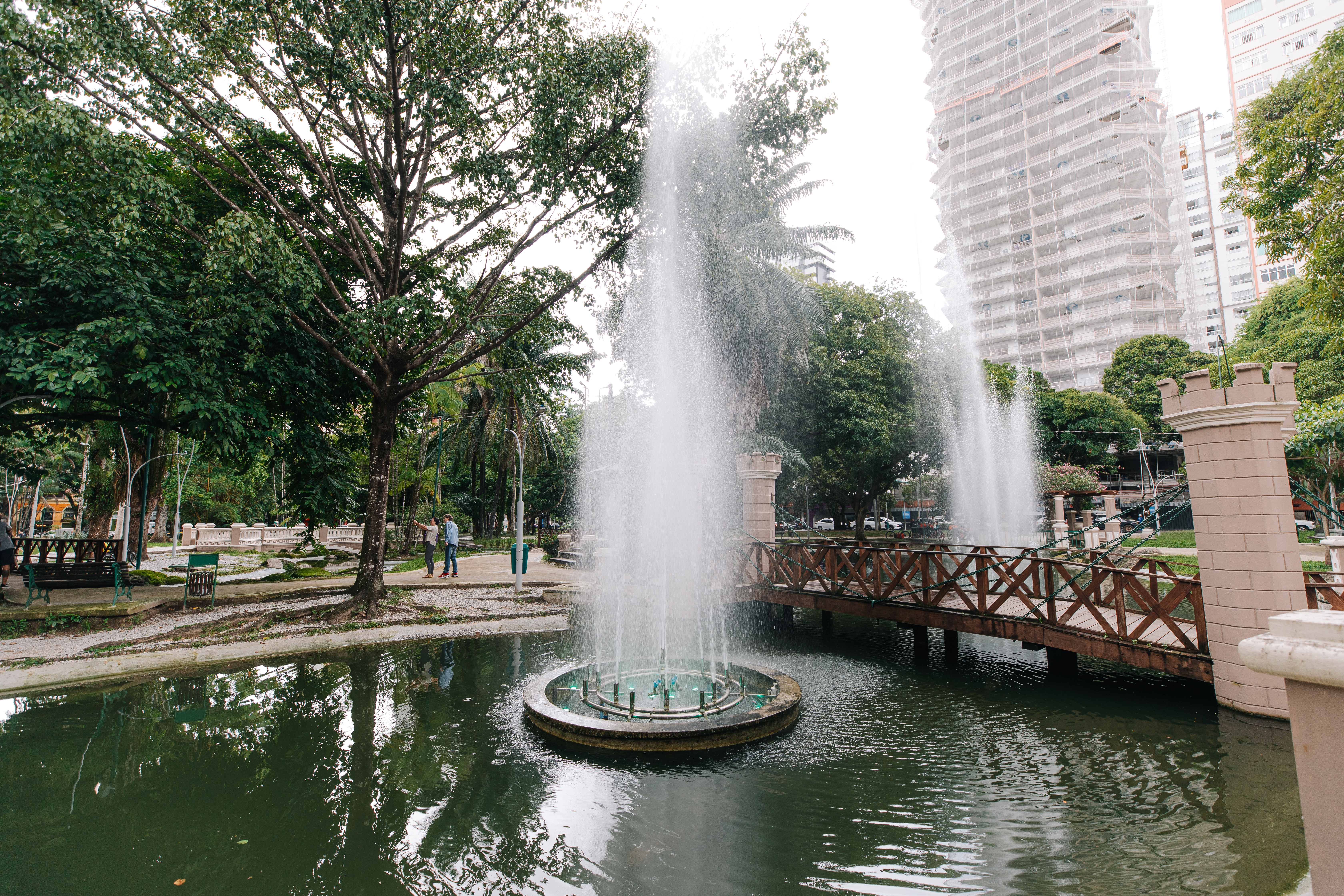 Aniversário da Praça Batista Campos tem festa e distribuição de mudas