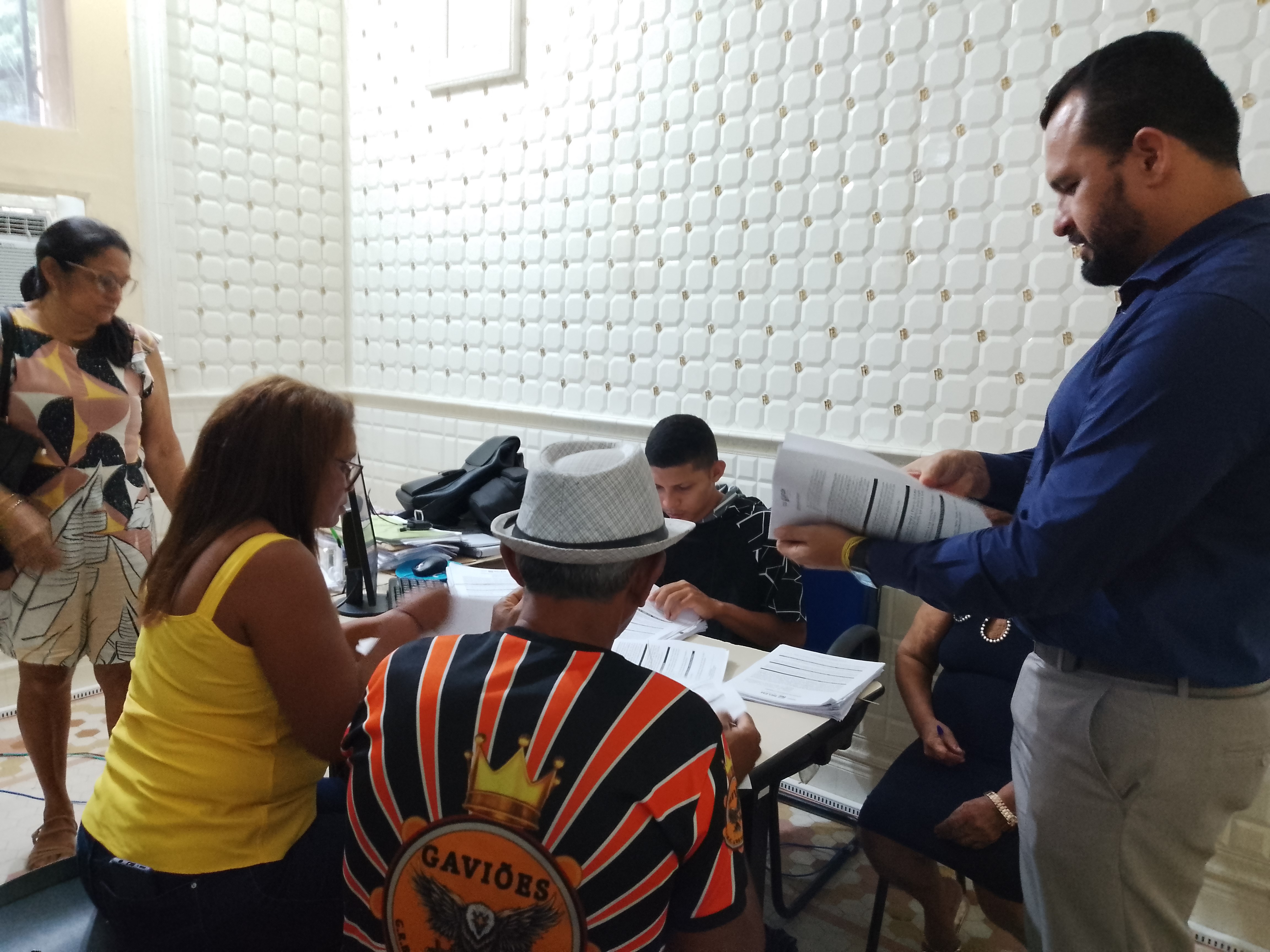 Prefeitura inicia repasse das subvenções às escolas de samba
