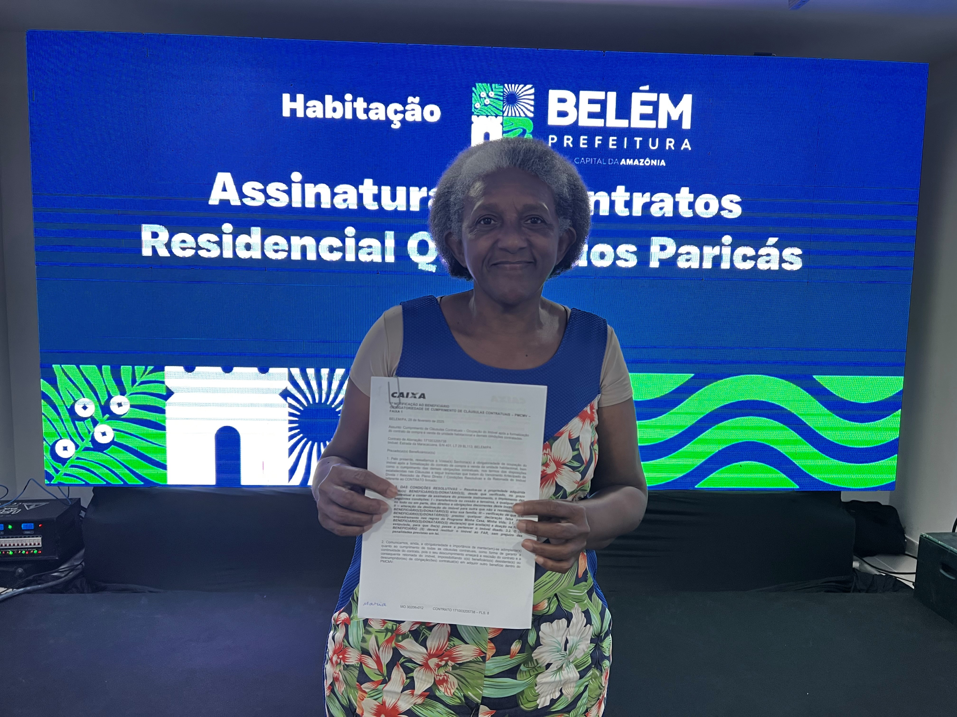 Famílias assinam contratos para moradia no Conjunto Quinta dos Paricás