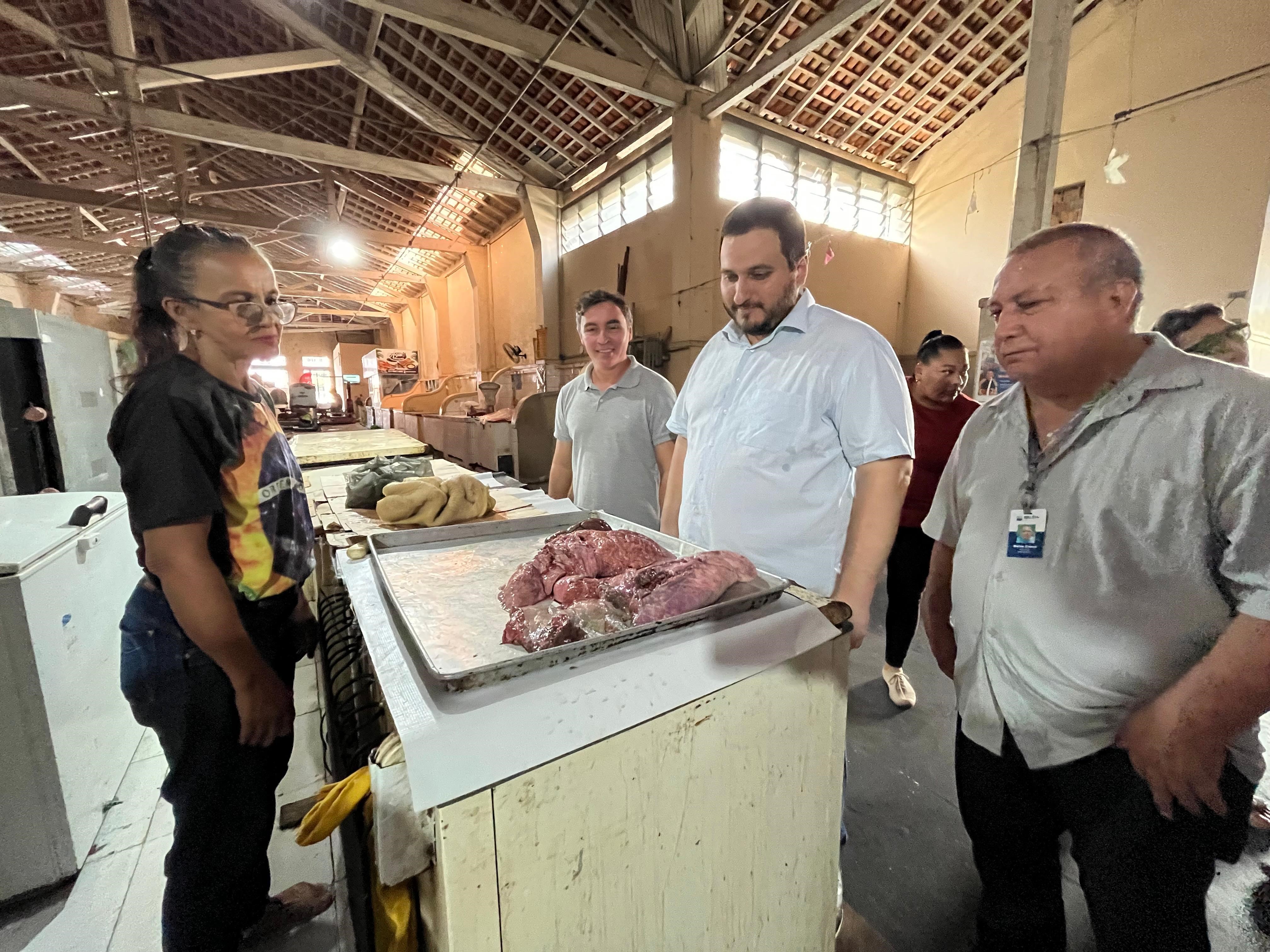 Prefeitura percorre feiras em busca de melhorias nos espaços
