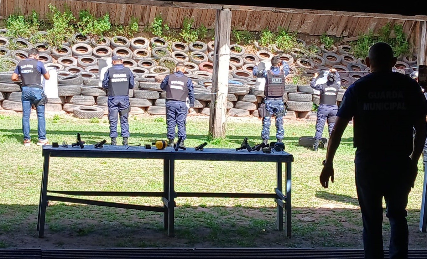 Guardas Municipais passam por treinamento de tiro para renovar porte