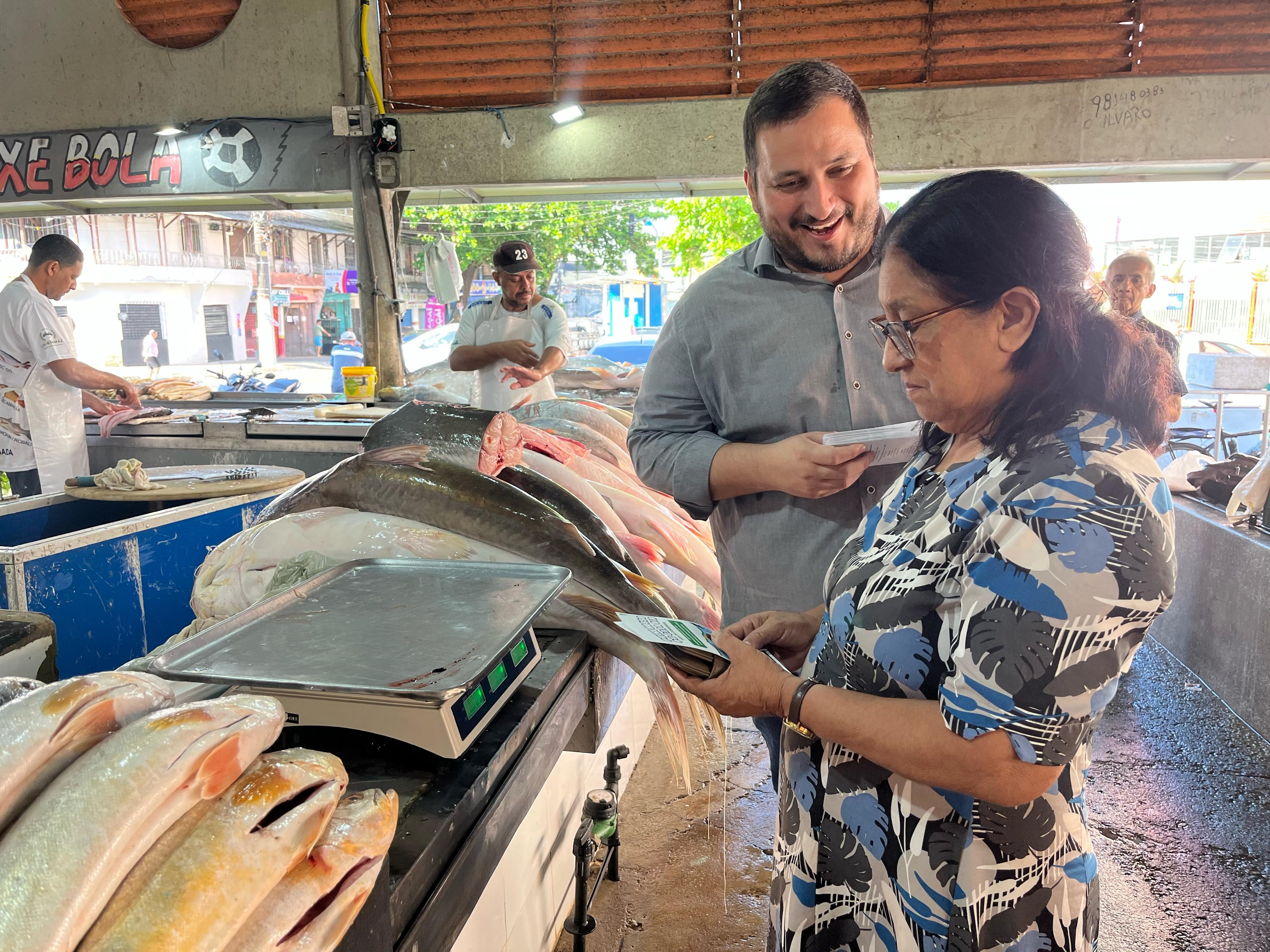 Guia do consumidor auxilia população de Belém na compra do pescado