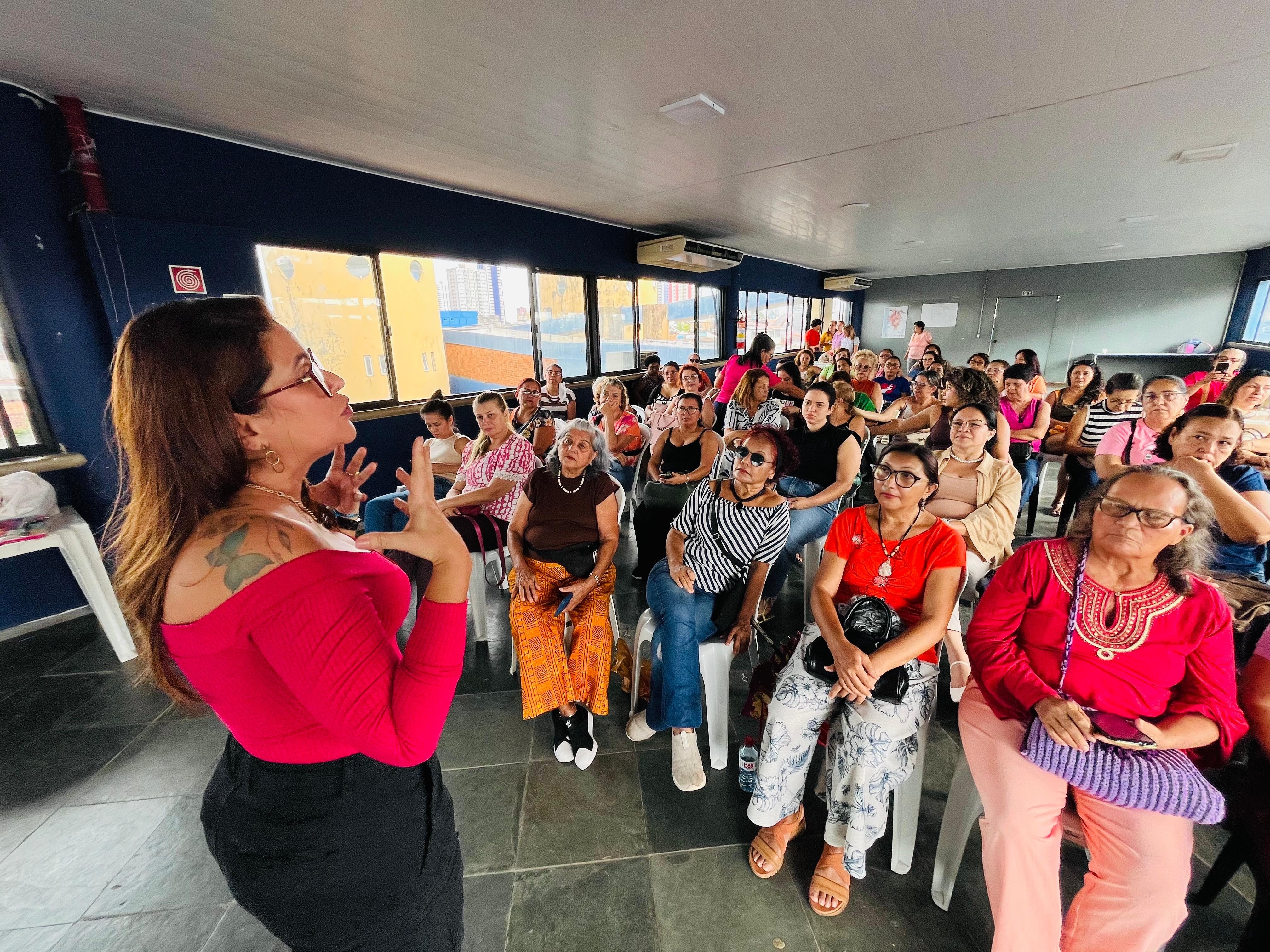 100 mulheres são beneficiadas com palestra sobre empreendedorismo