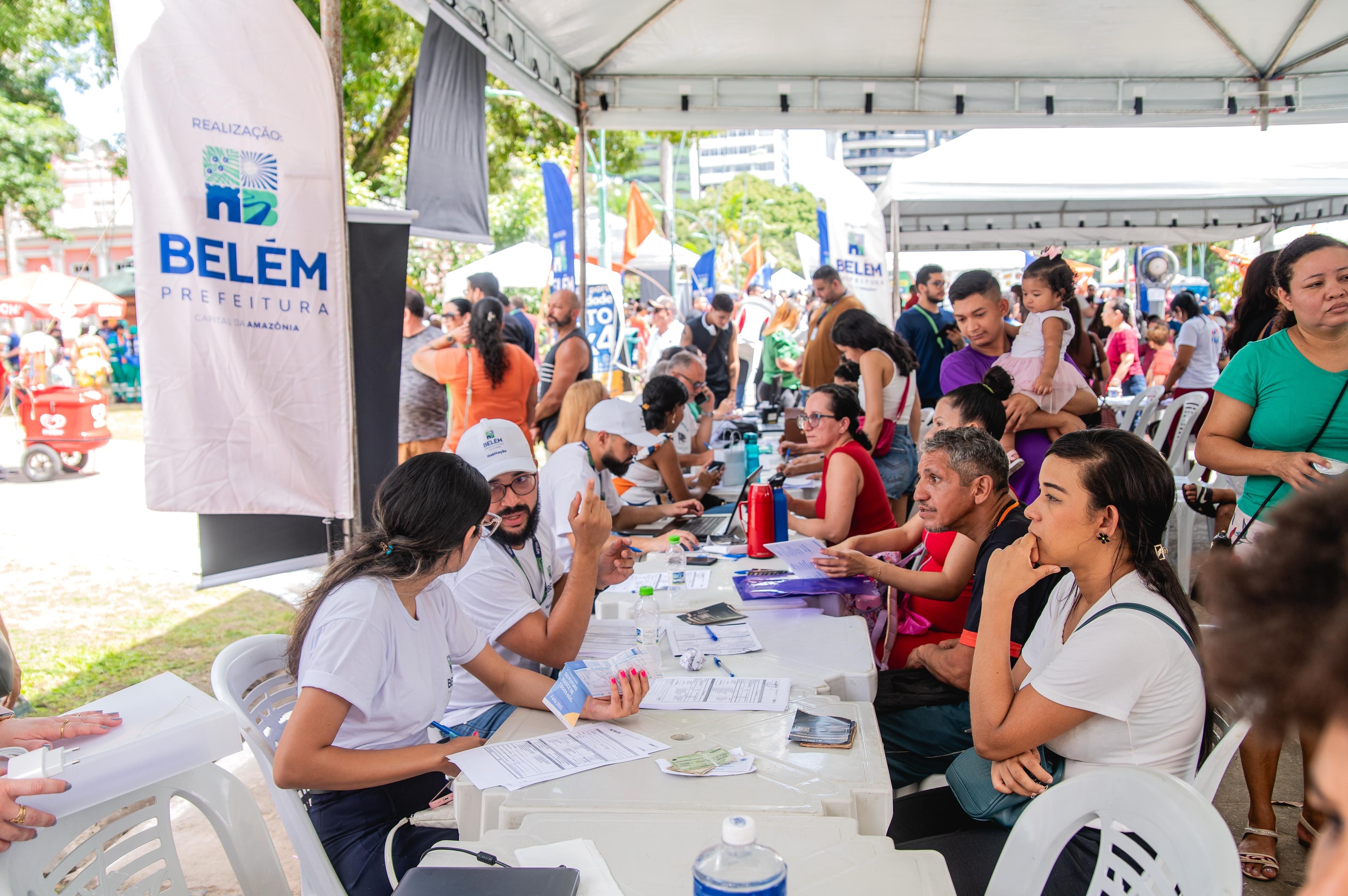Cadastro para cursos e para habitação marcam Dia do Trabalhador